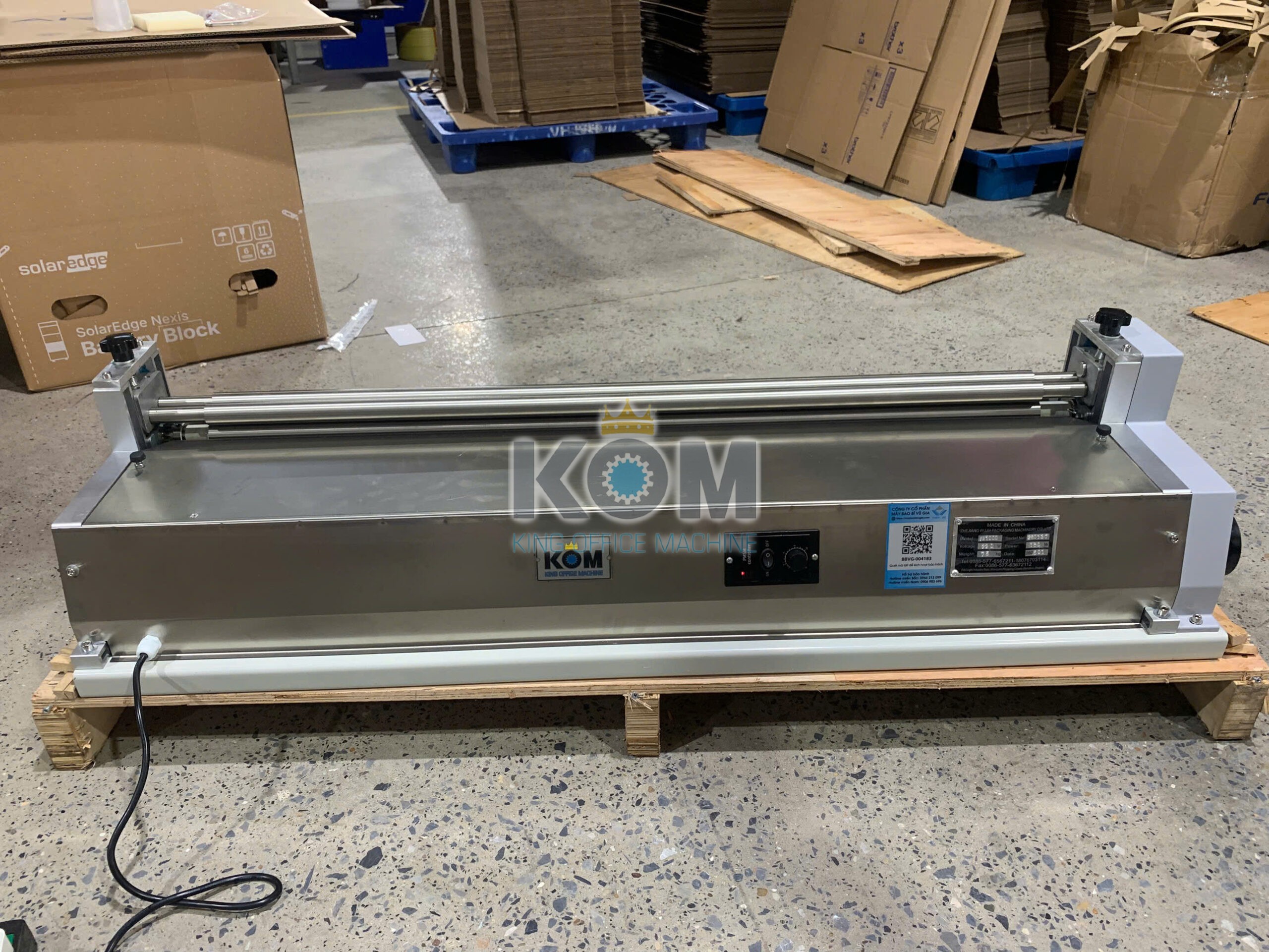 Máy bôi keo sữa inox khổ 70/100cm 14 Ban may boi keo sua IN 1000 scaled