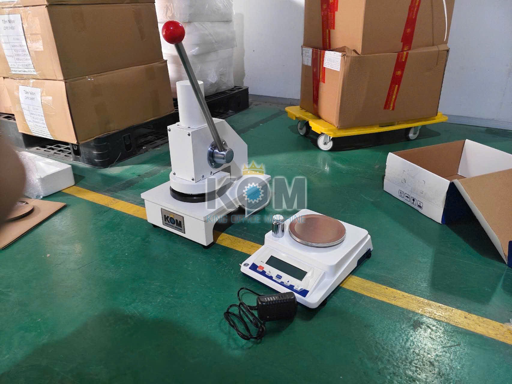 Cân đo định lượng giấy