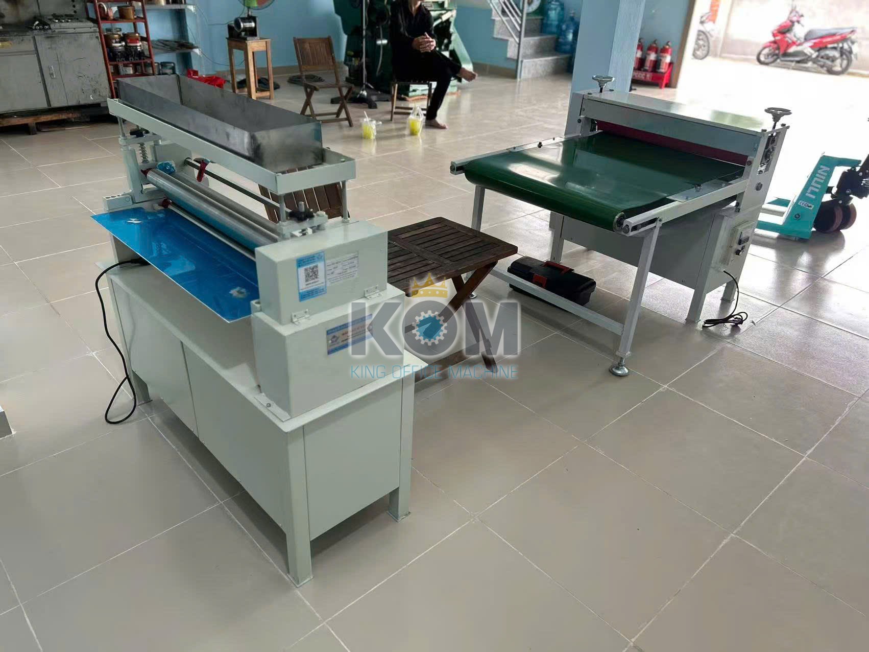 Máy bôi keo sữa mặt trên 2 Máy bôi keo sữa mặt trên khổ 70cm