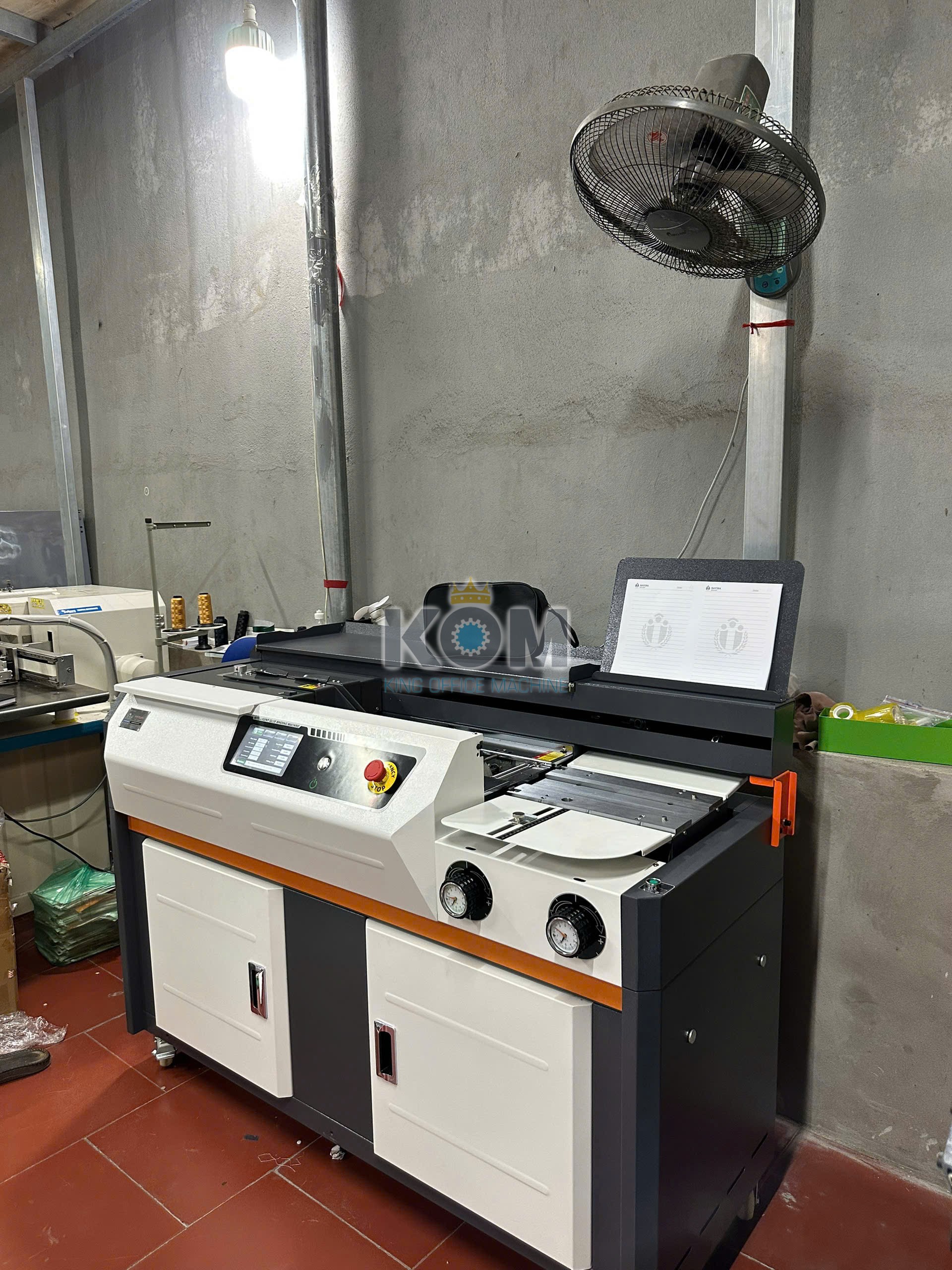 May vao bia keo nhiet KF 550A4 1