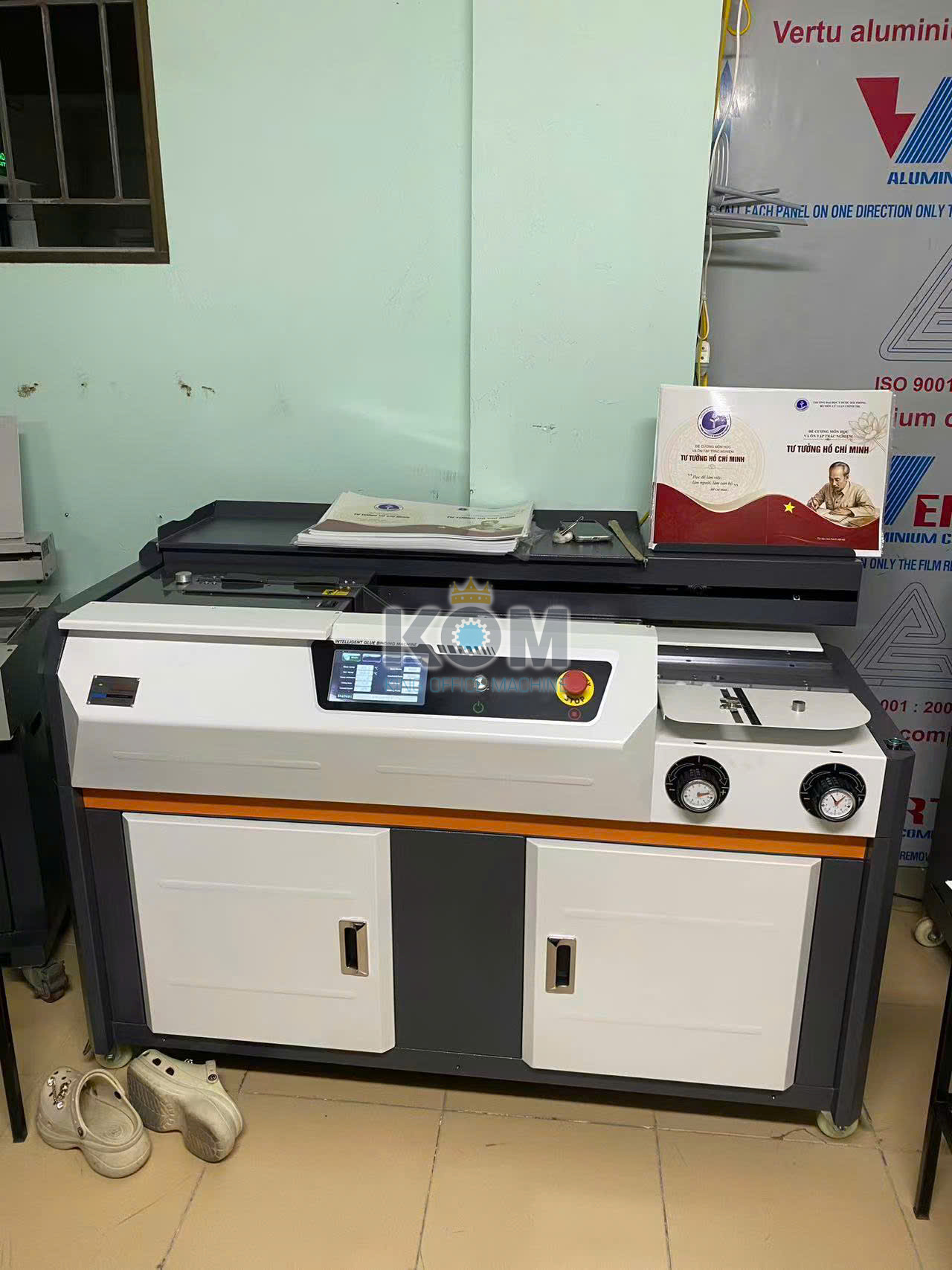 Máy đóng gáy sách keo nhiệt KF-550A4 4 May vao bia sach keo nhiet KF 550A4