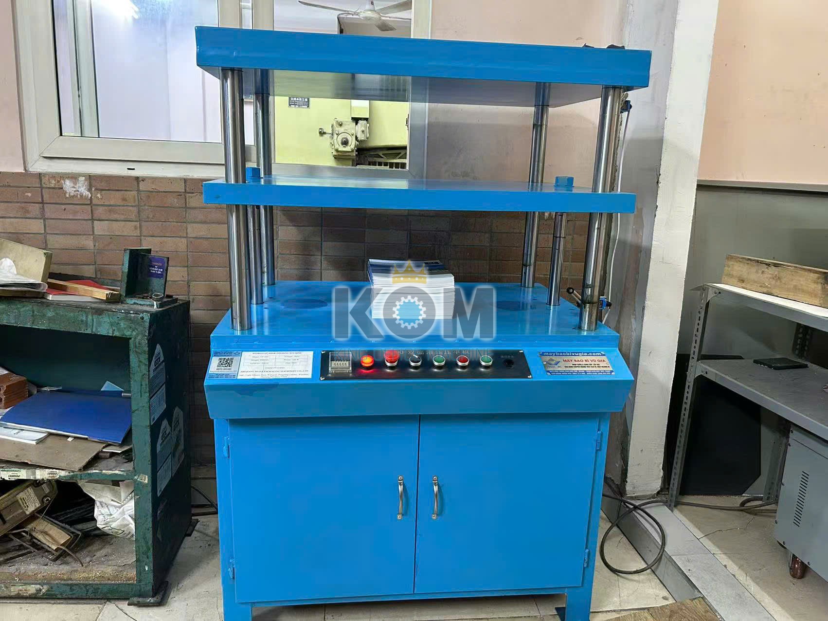 VU GIA ban may ep phang sach thuy luc 1