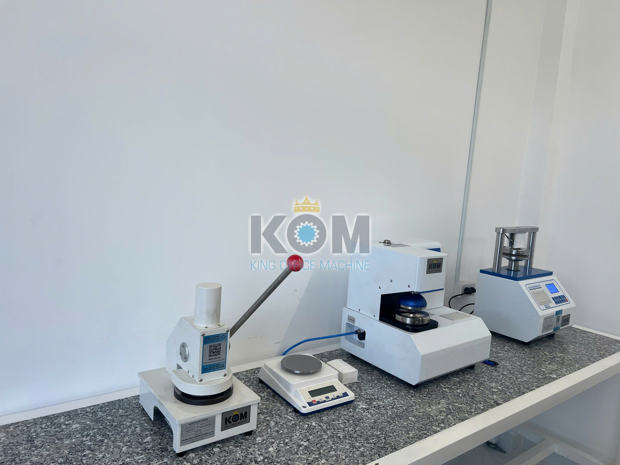 Bộ máy cân đo định lượng giấy KOM bàn giao