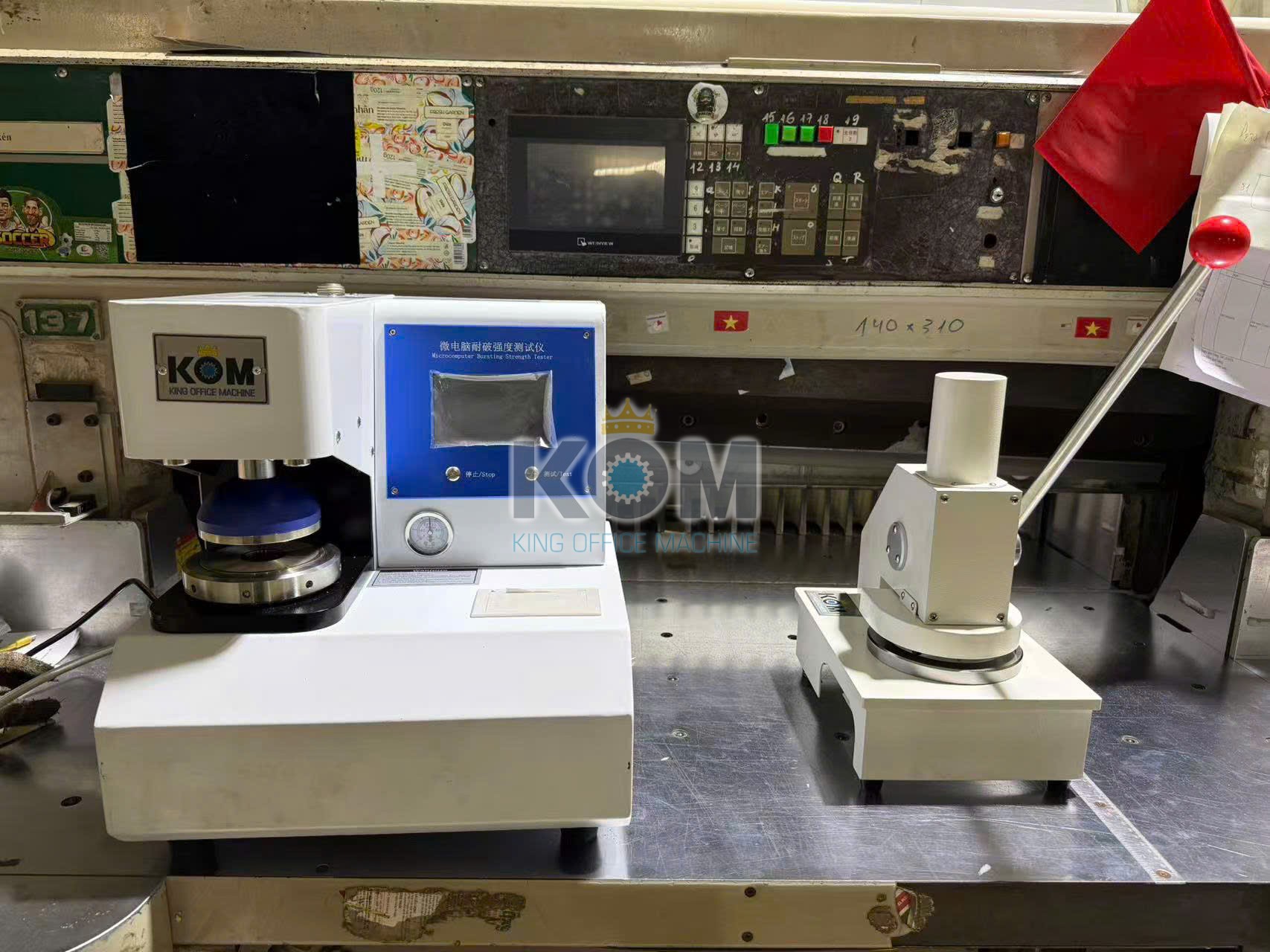 Bộ máy lấy mẫu và máy test độ bục