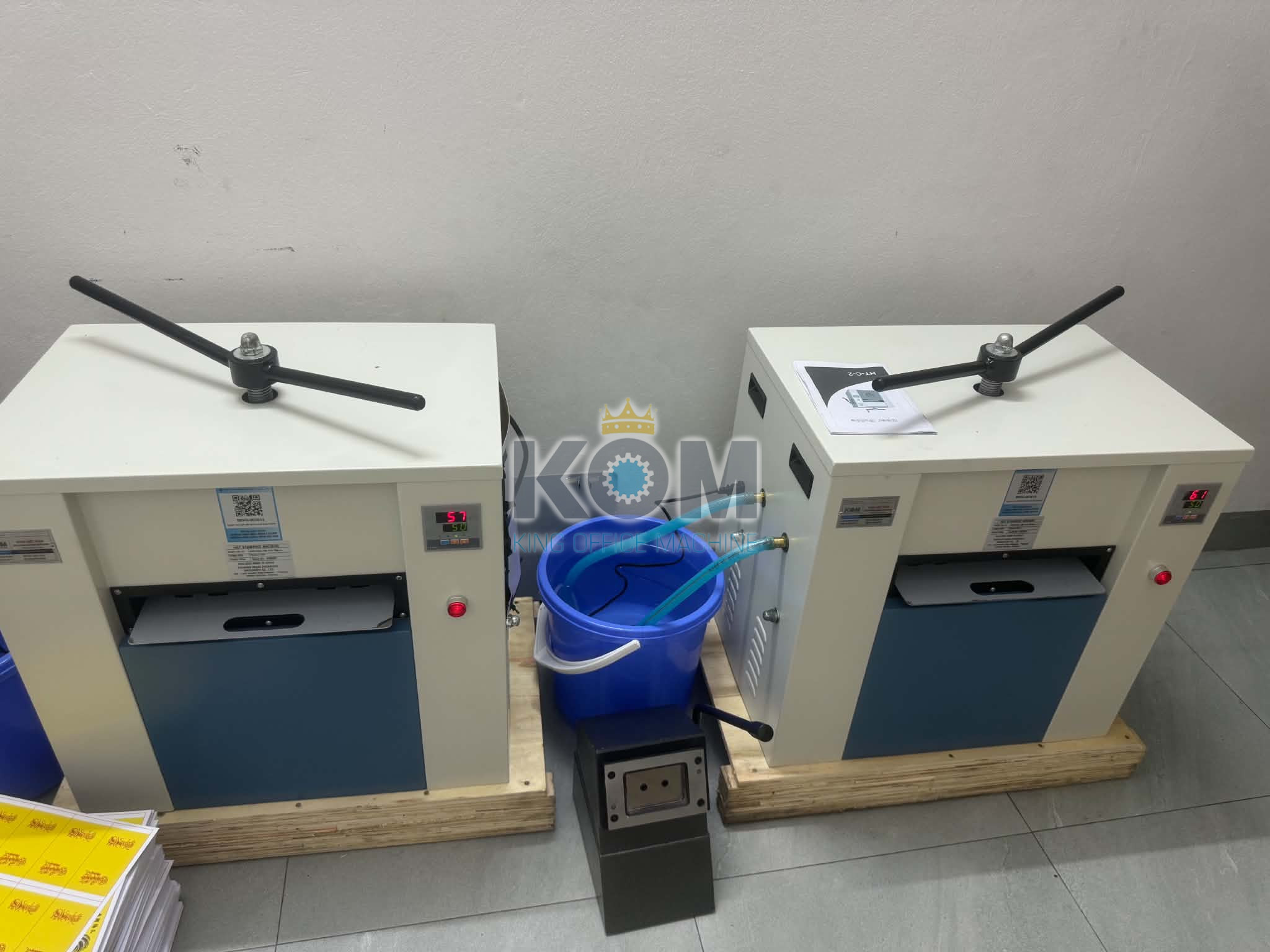kom ban 2 may ep the nhua pvc