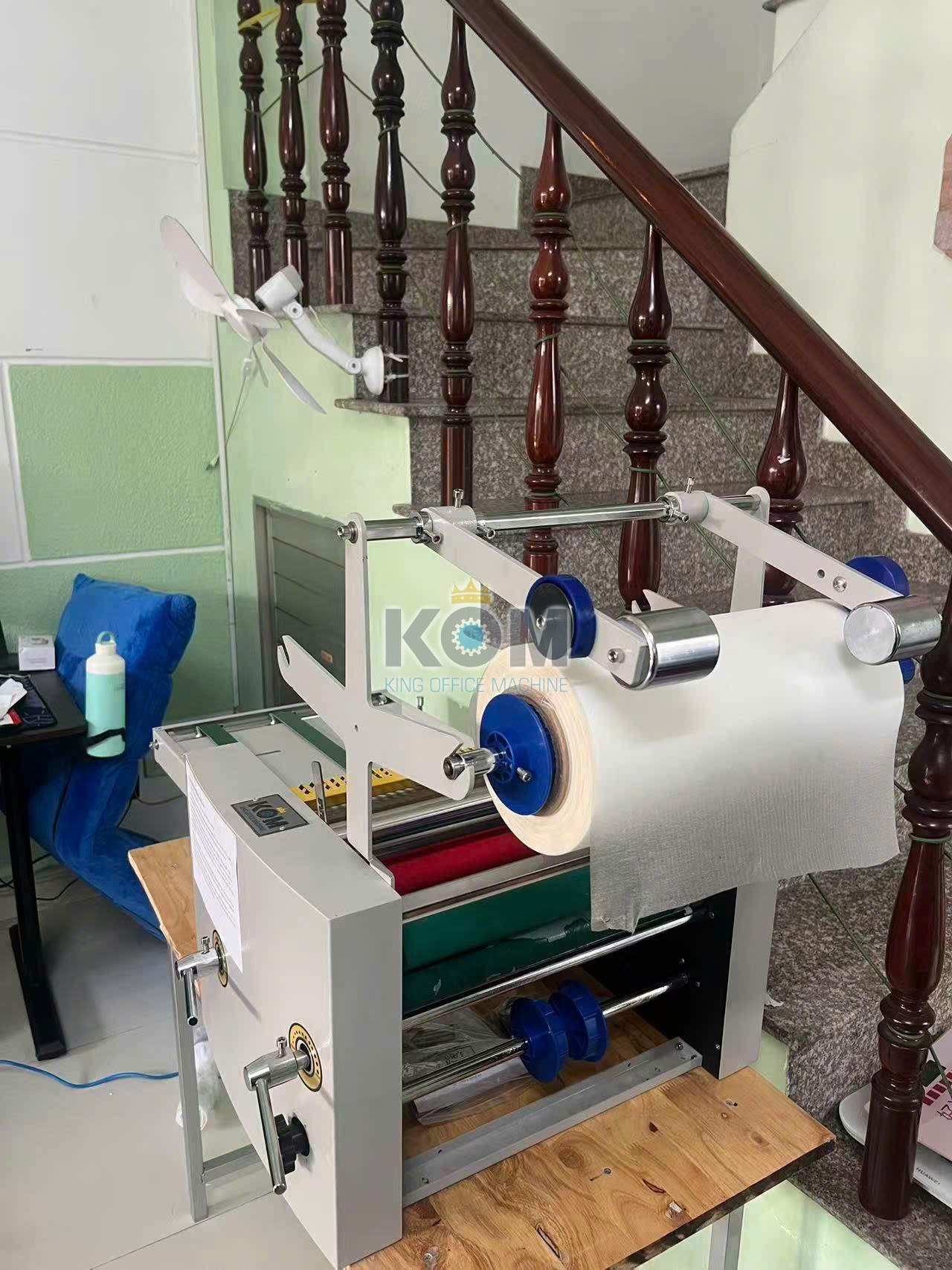 kom ban may can mang mini kho a4