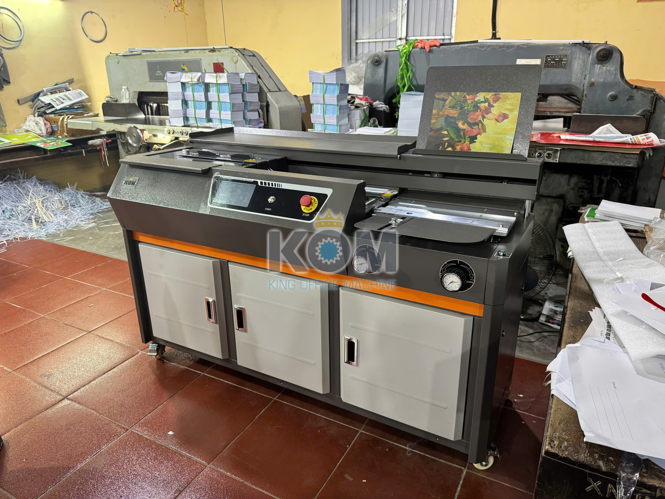 kom ban may dong sach keo nhiet kho a3