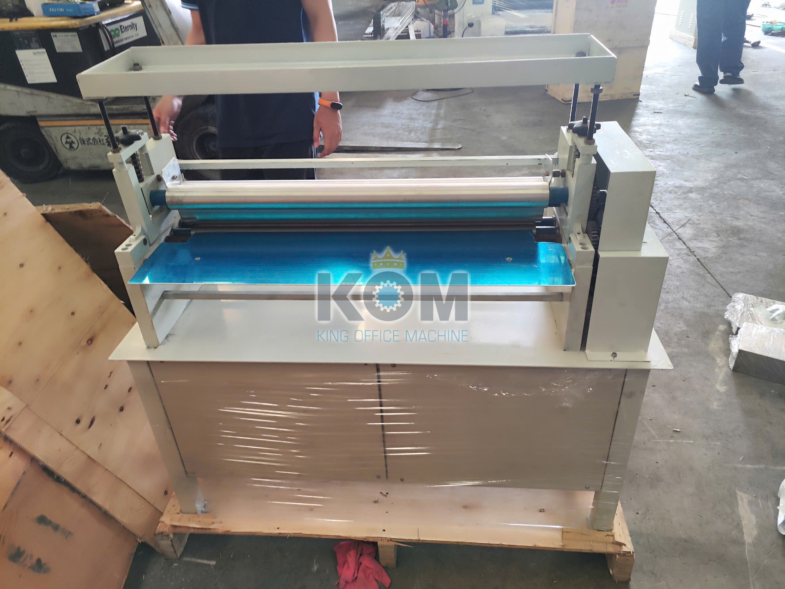 Máy bồi giấy keo lạnh
