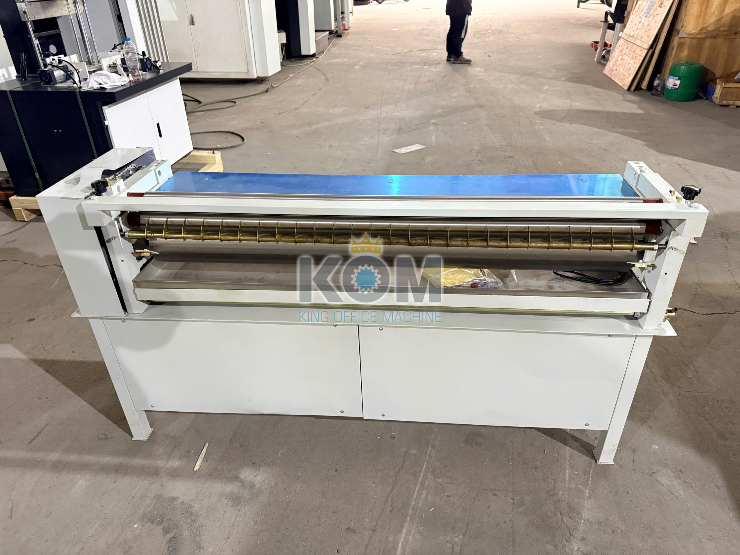 Máy bôi keo sữa khổ lớn