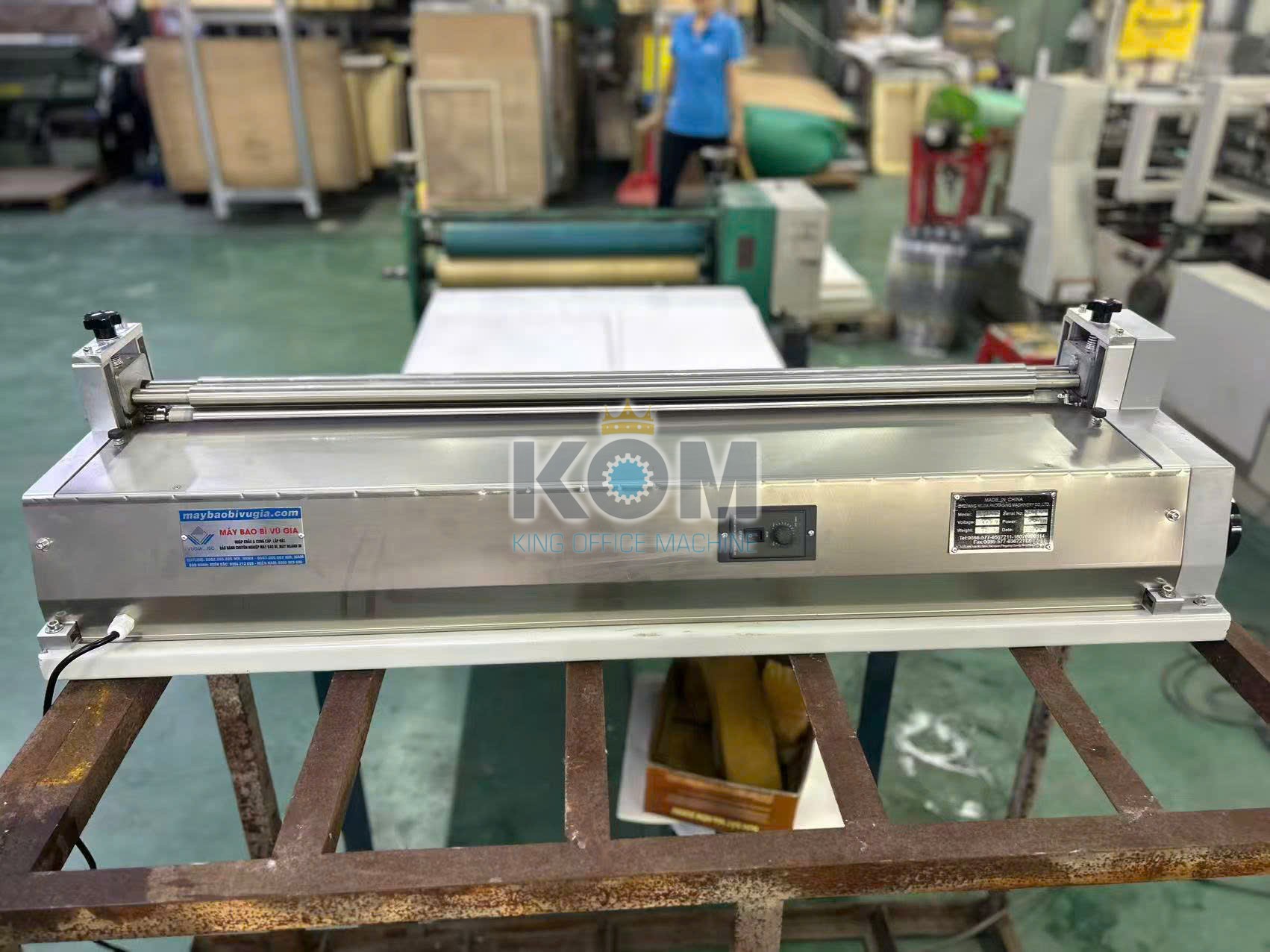 Máy bôi keo sữa inox khổ 70/100cm 18 may boi keo inox IN 1000