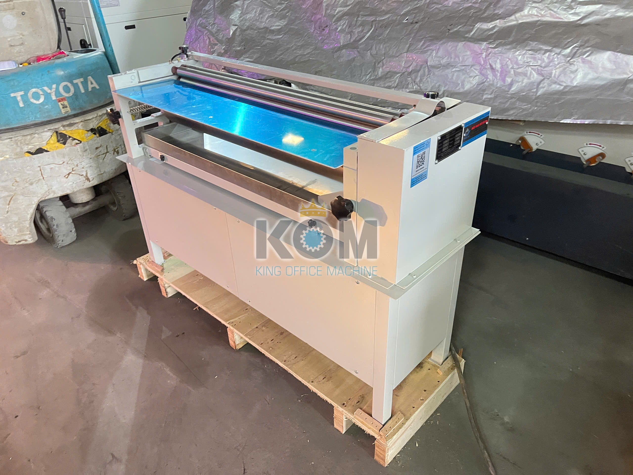 Máy bôi keo sữa khổ lớn