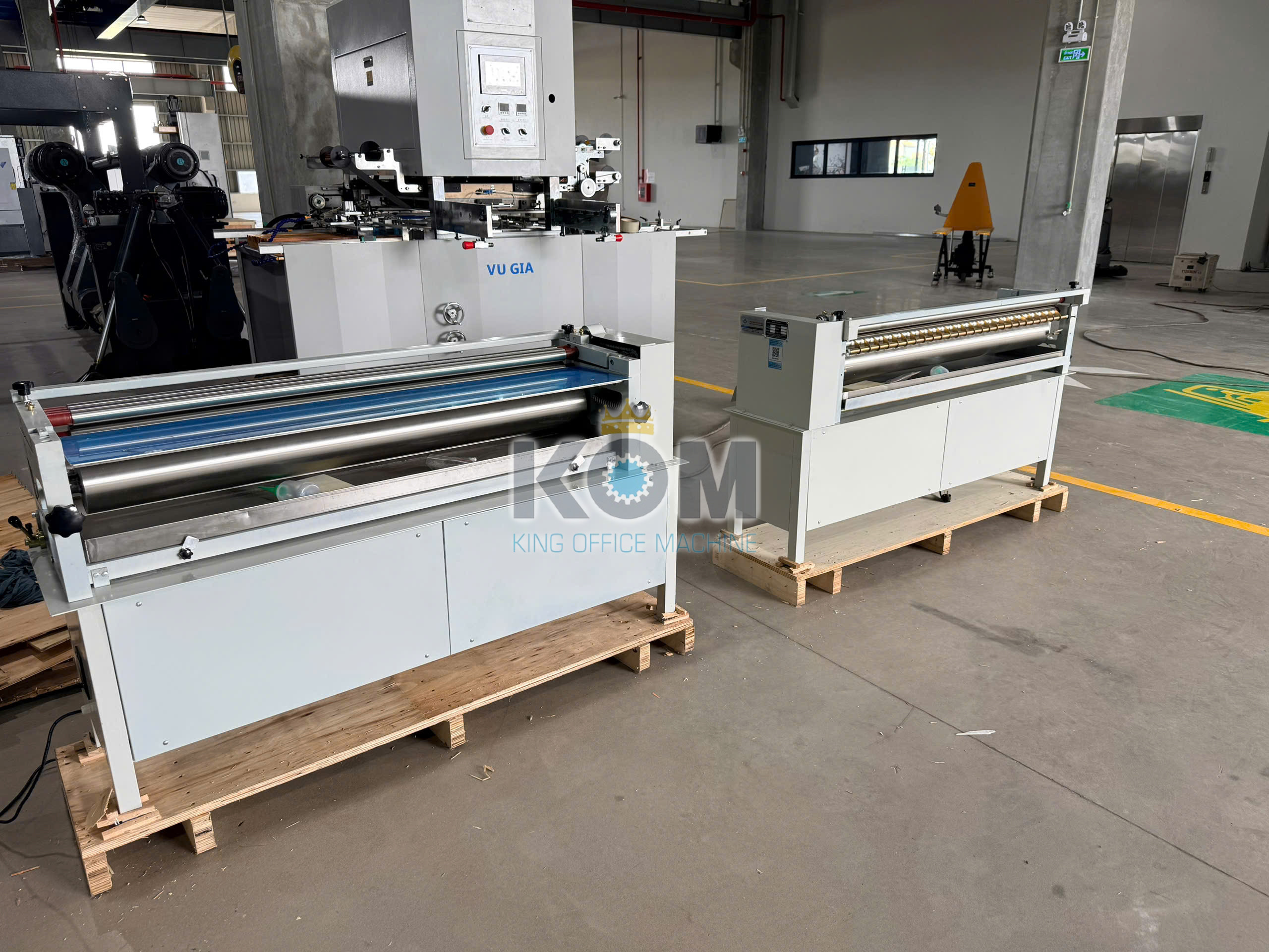 Máy bôi keo sữa khổ lớn 7 may boi keo sua 1200 lo nho
