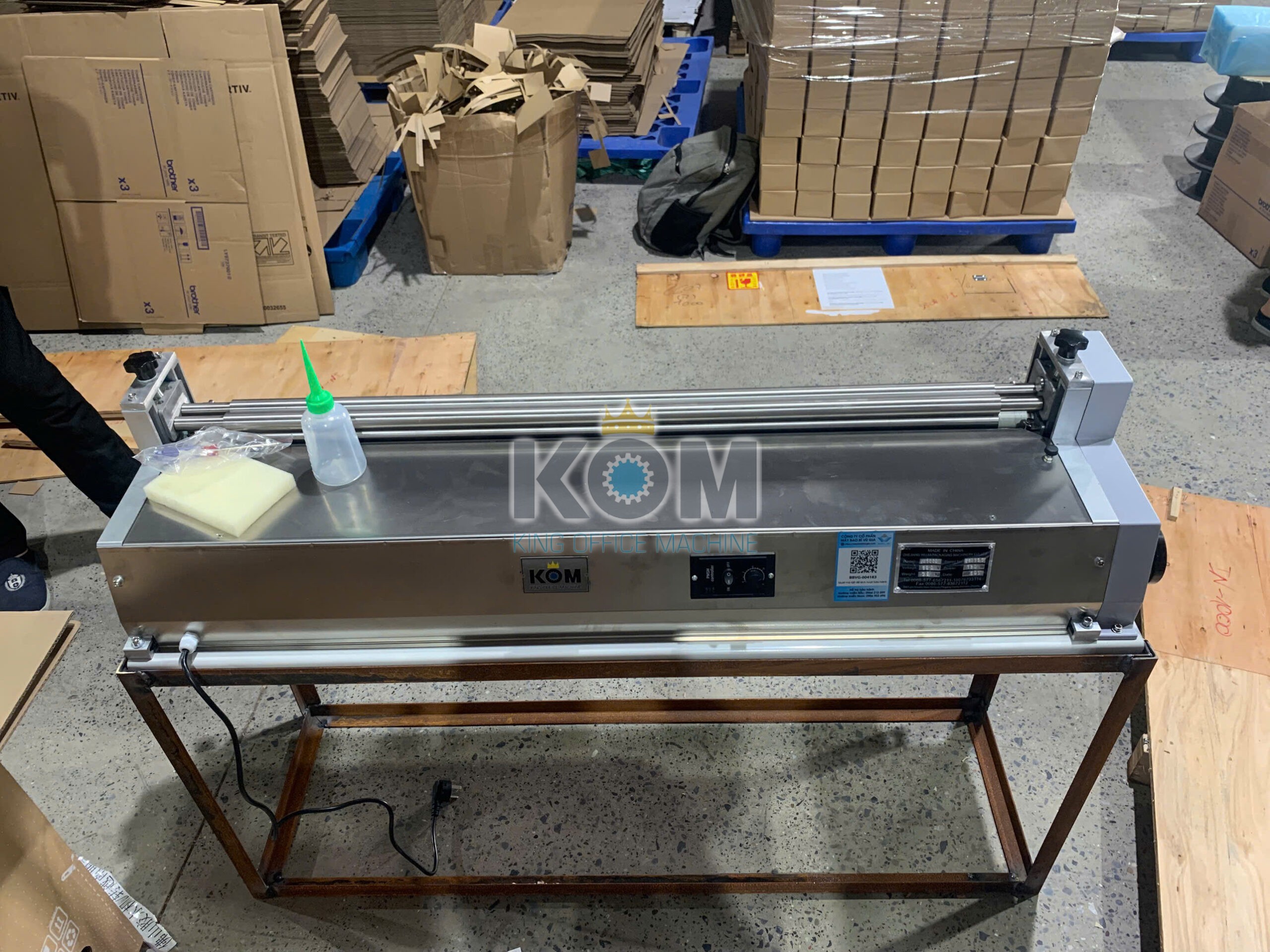 Máy bôi keo sữa inox khổ 70/100cm 16 may boi keo sua inox IN 1000 scaled