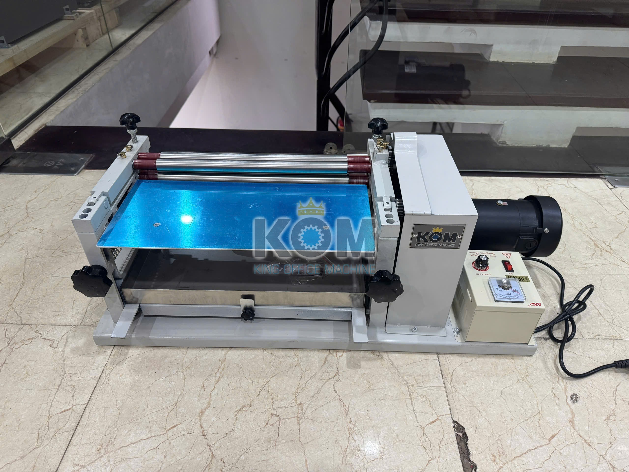 Máy bôi keo sữa mini