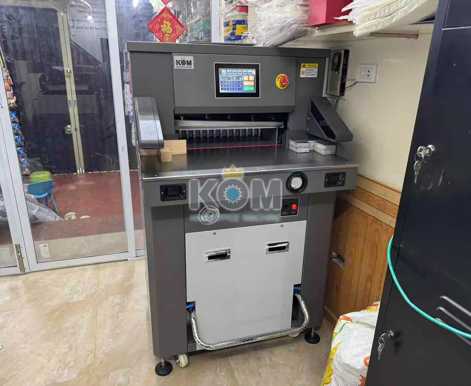 Máy cắt giấy thủy lực khổ 49.5cm - họng 8cm 9 Máy cắt giấy thủy lực khổ A3