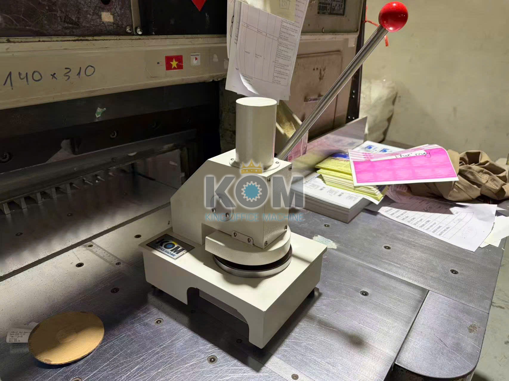 máy cắt mẫu giấy mini