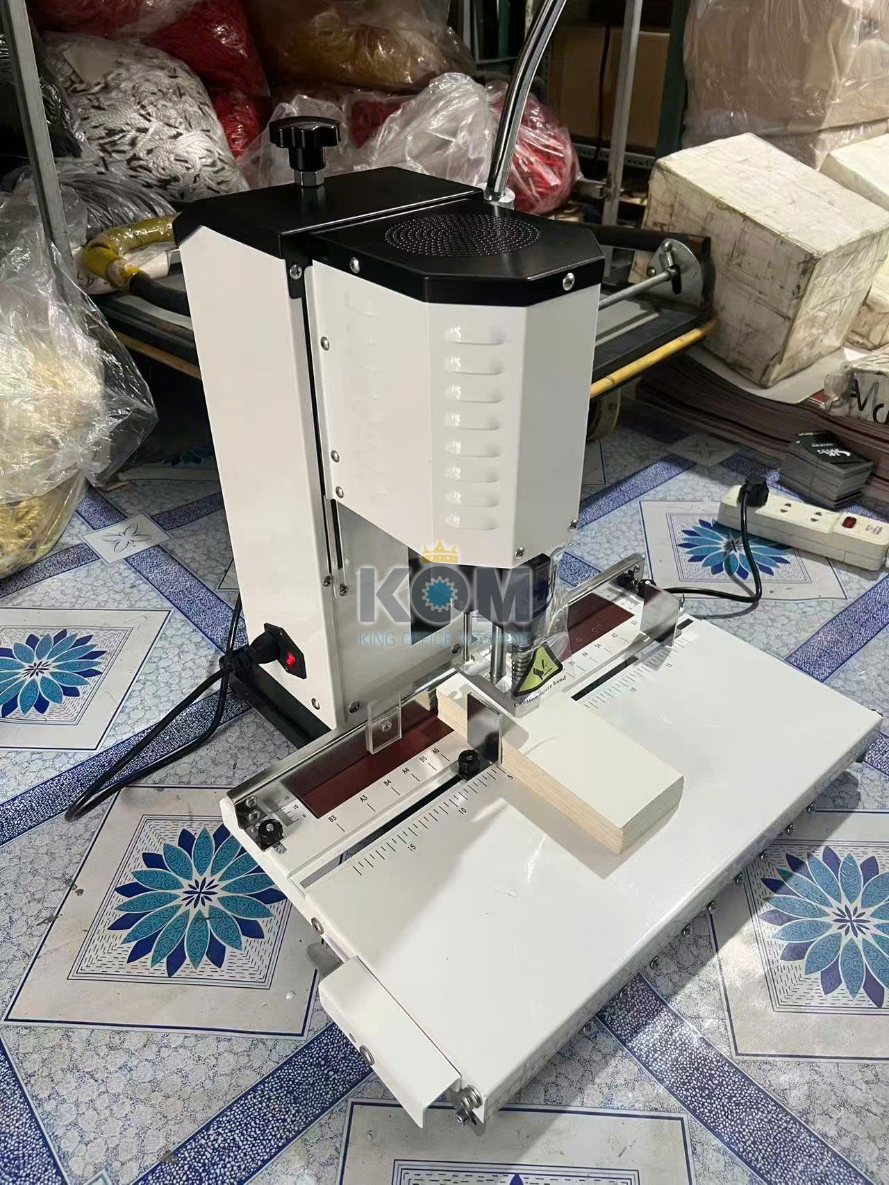 Máy khoan giấy HY-50A 12 may duc lo giay kieu khoan