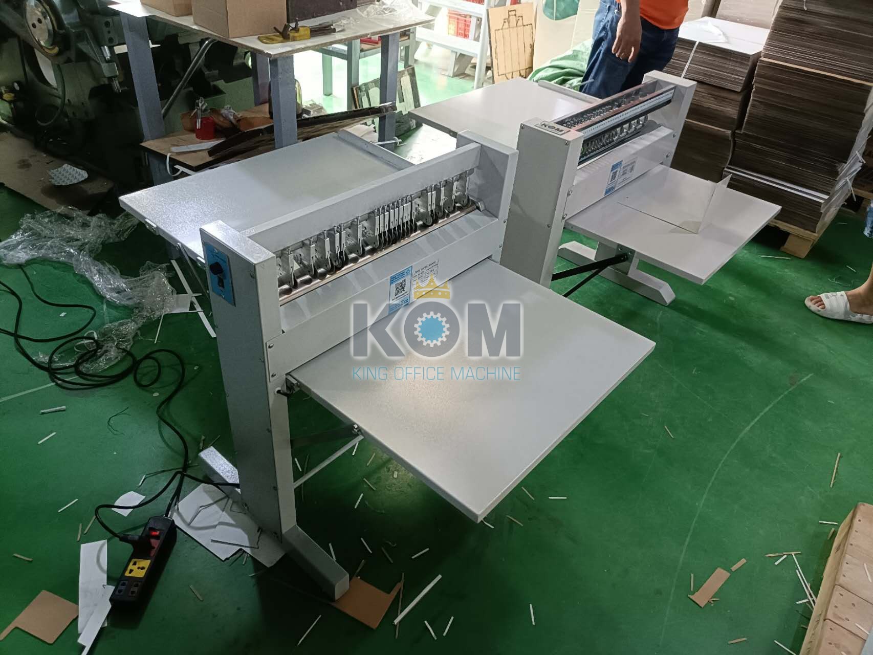 Máy cắt decal 1 hàng dao 2 Giao máy rọc decal 1 hàng dao và 2 hàng dao