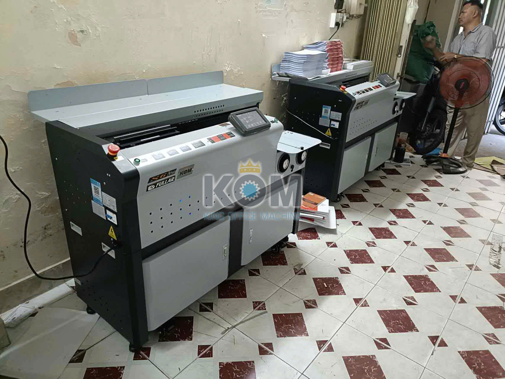 mua may dong sach co servo