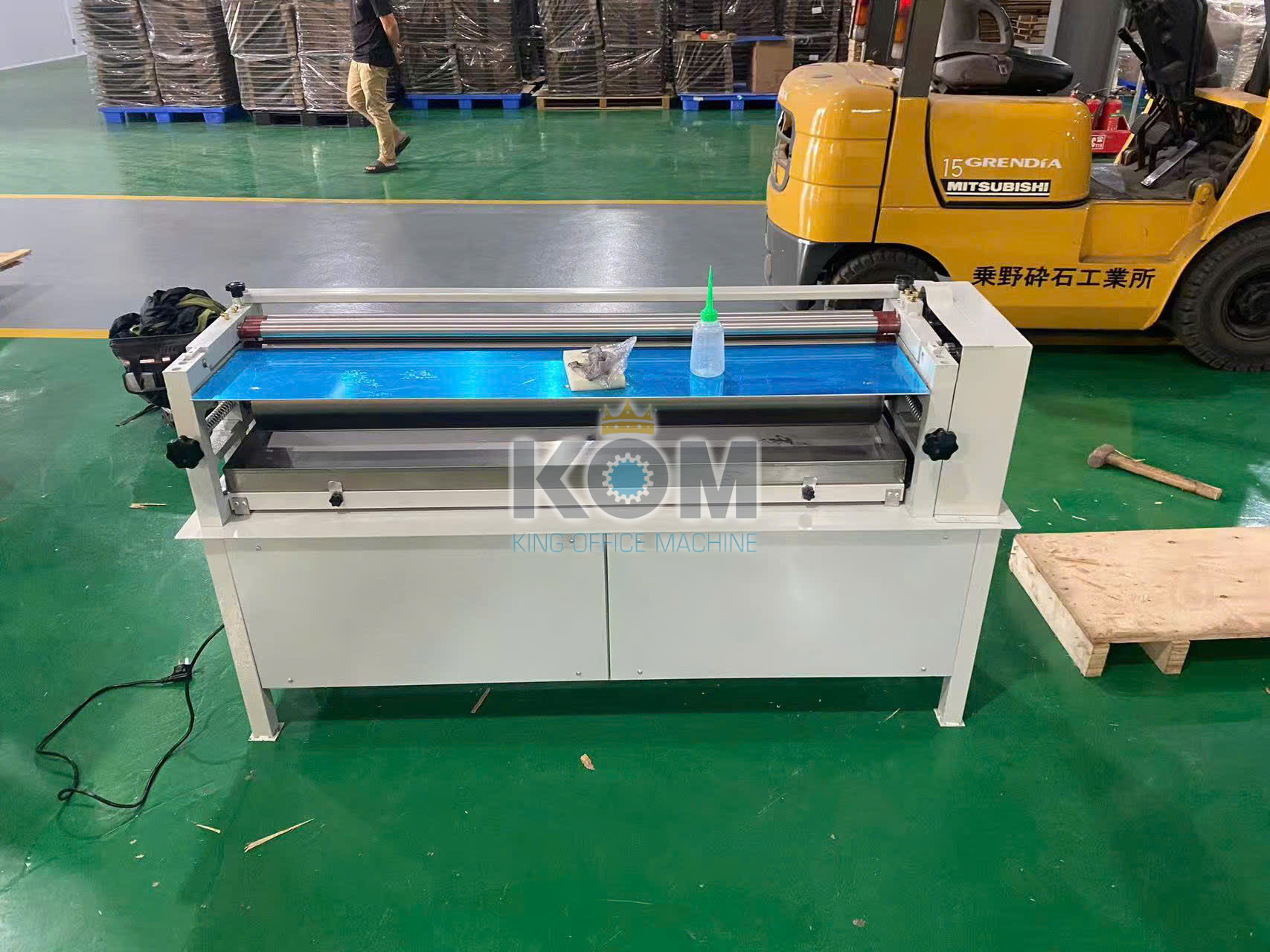 Máy bôi keo sữa khổ lớn 9 vu gia ban may boi keo kho 1m2