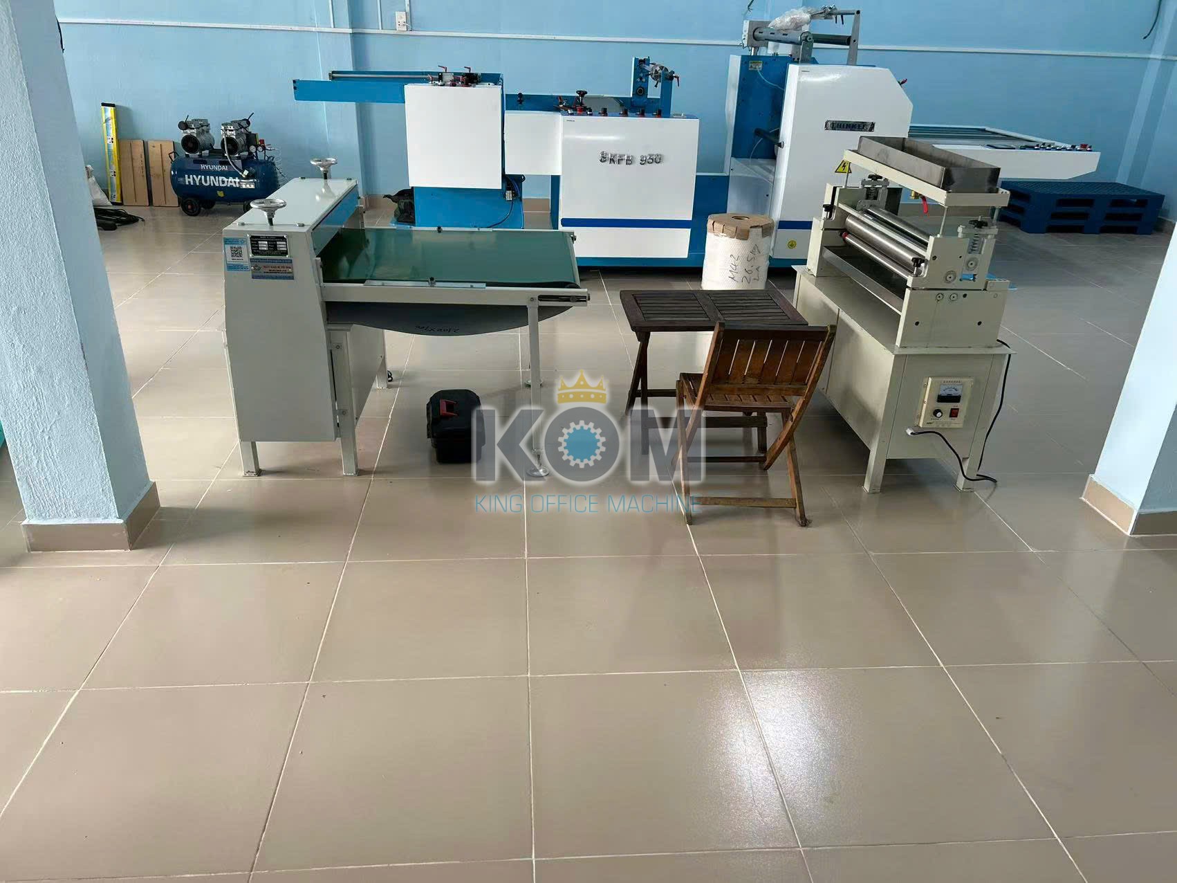 Máy bôi keo sữa mặt trên 4 Vũ Gia bán máy bôi keo và máy ép bồi