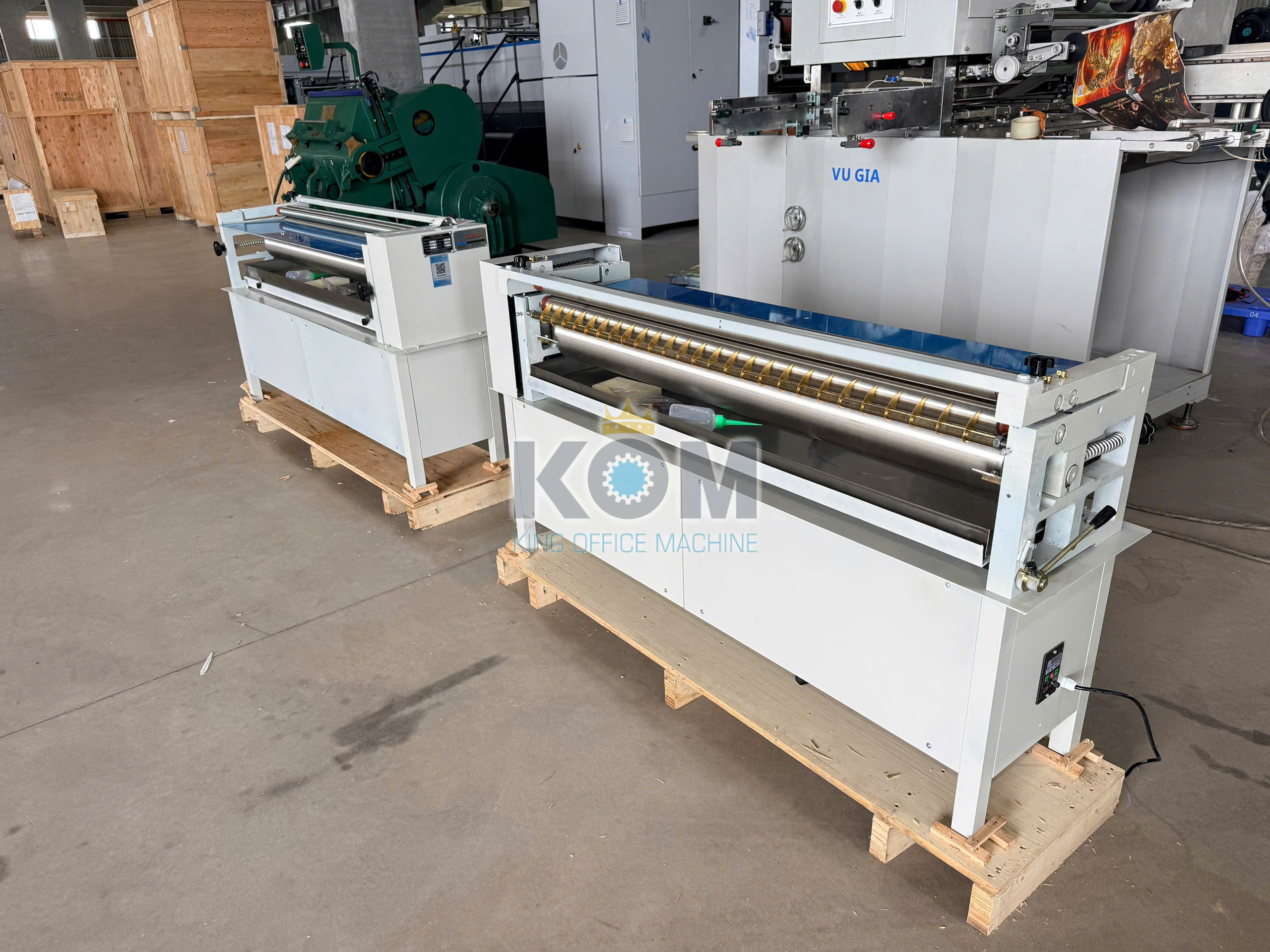 Máy bôi keo sữa khổ lớn 6 xuat kho 2 may boi keo kho lon 1200mm