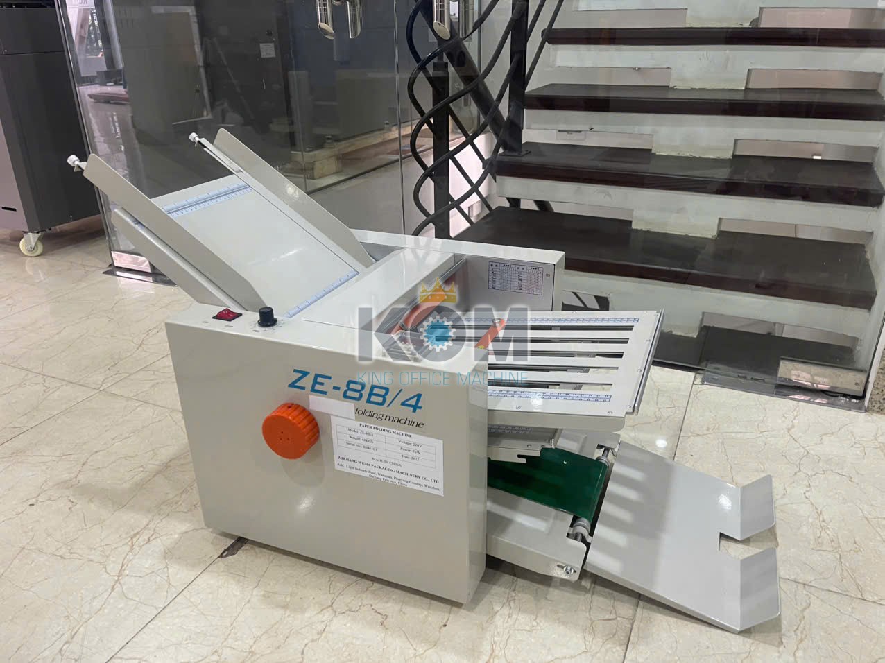 Máy gấp giấy mini 21 Kom ban may gap giay mini 4 vach