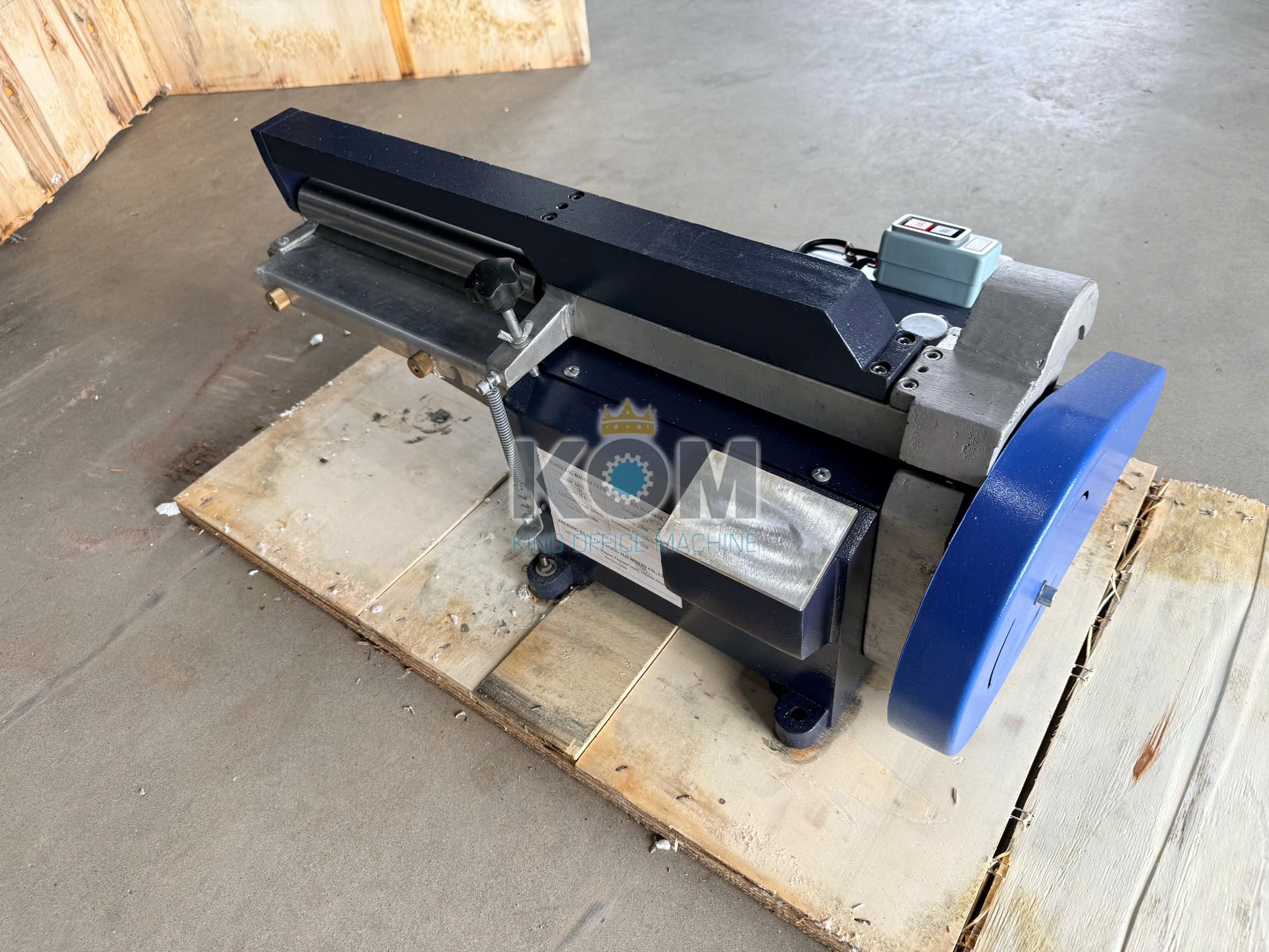 Máy bôi keo quai túi giấy 12 May boi keo mini XBTJ 280