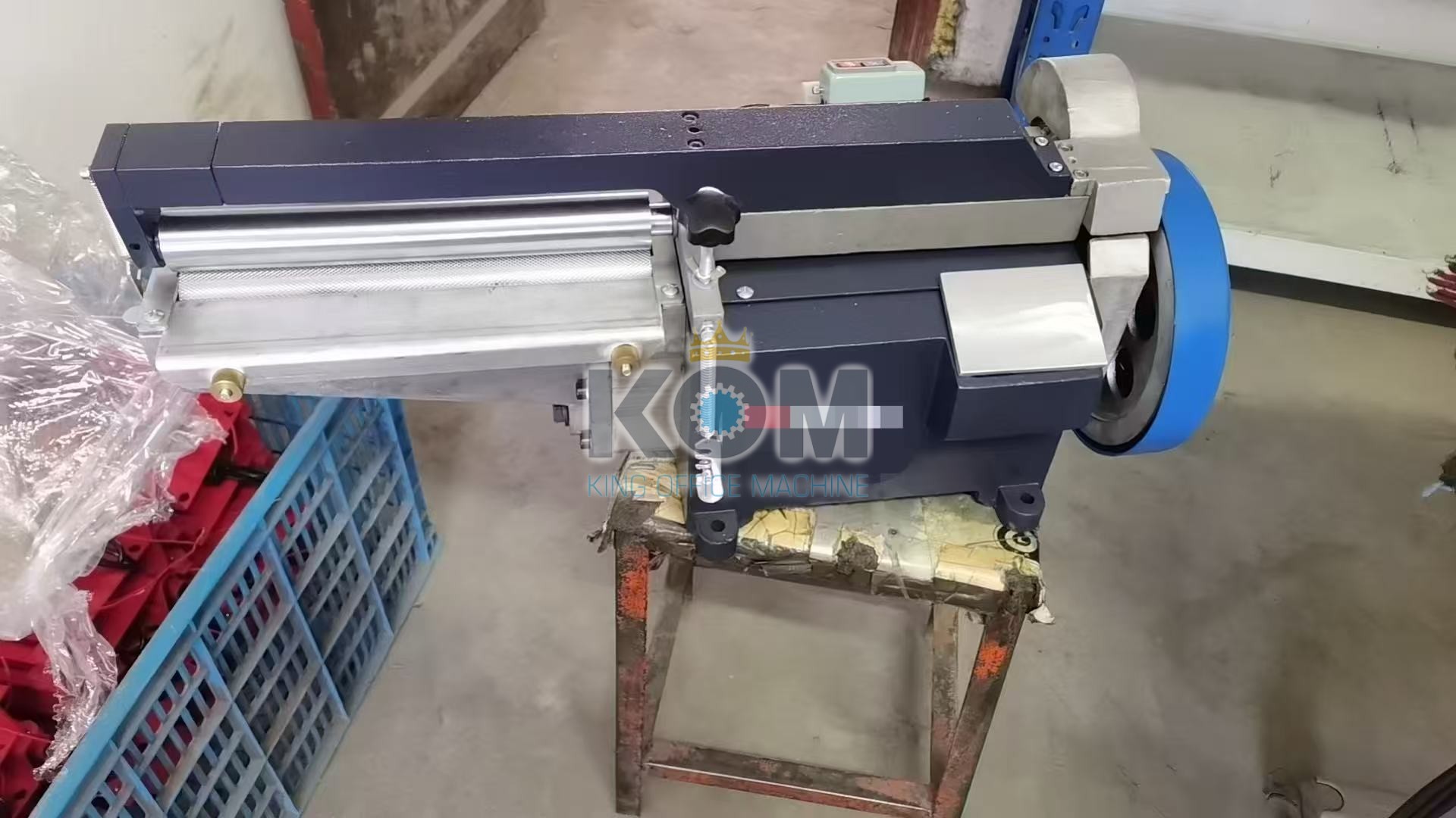 Máy bôi keo quai túi giấy 9 May boi keo quai tui giay XBTJ 280