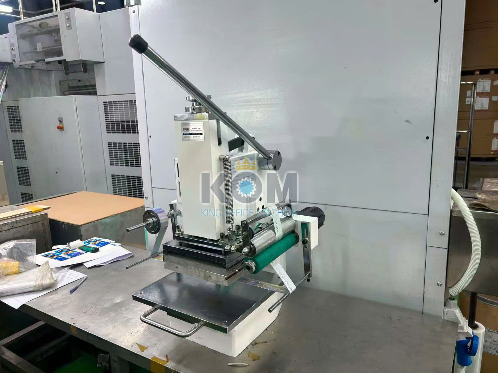 Máy ép nhũ bằng tay 4 Mua may ep nhu mini HX 358 tai KOM