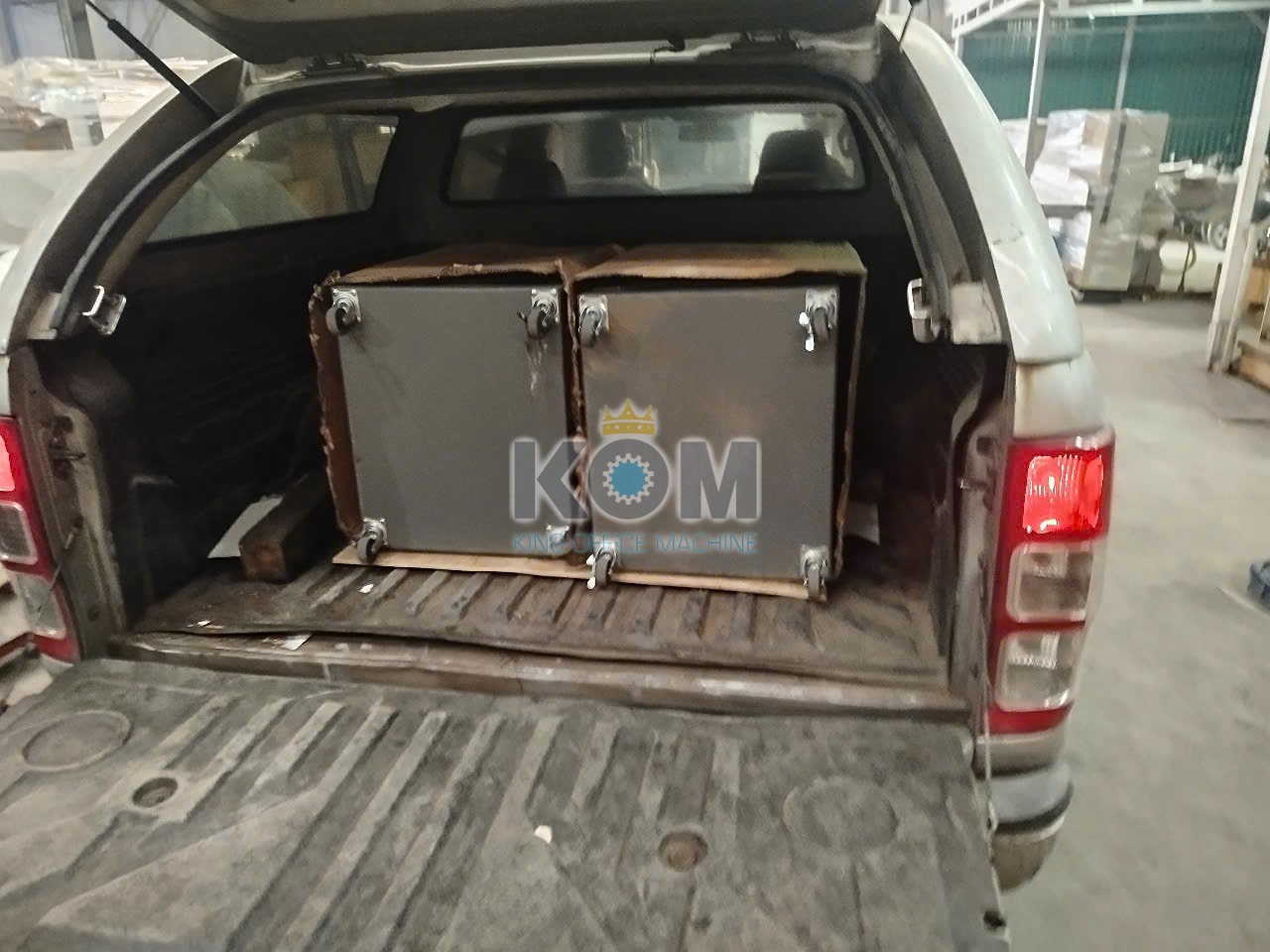 KOM bán 2 máy bôi keo nến khổ 300mm