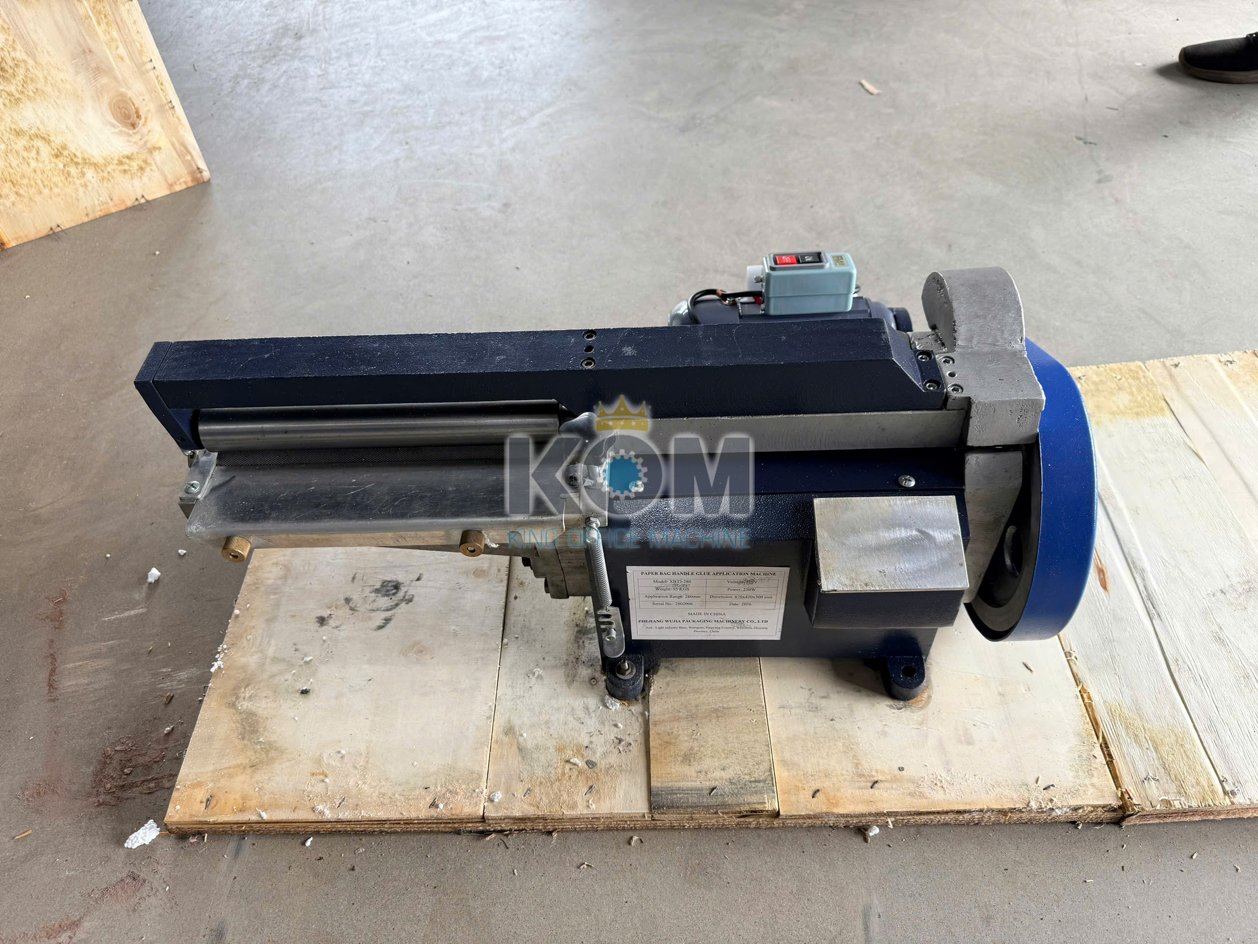 Máy bôi keo quai túi giấy 14 kom ban may boi keo sua mini 280mm