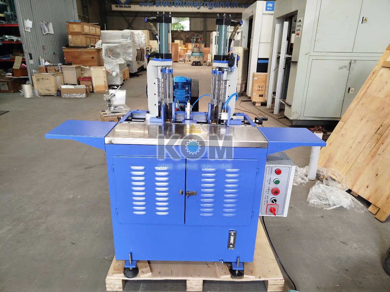 Máy bo góc 2 đầu thủy lực 2 Bán máy cắt góc 2 đầu vở học sinh