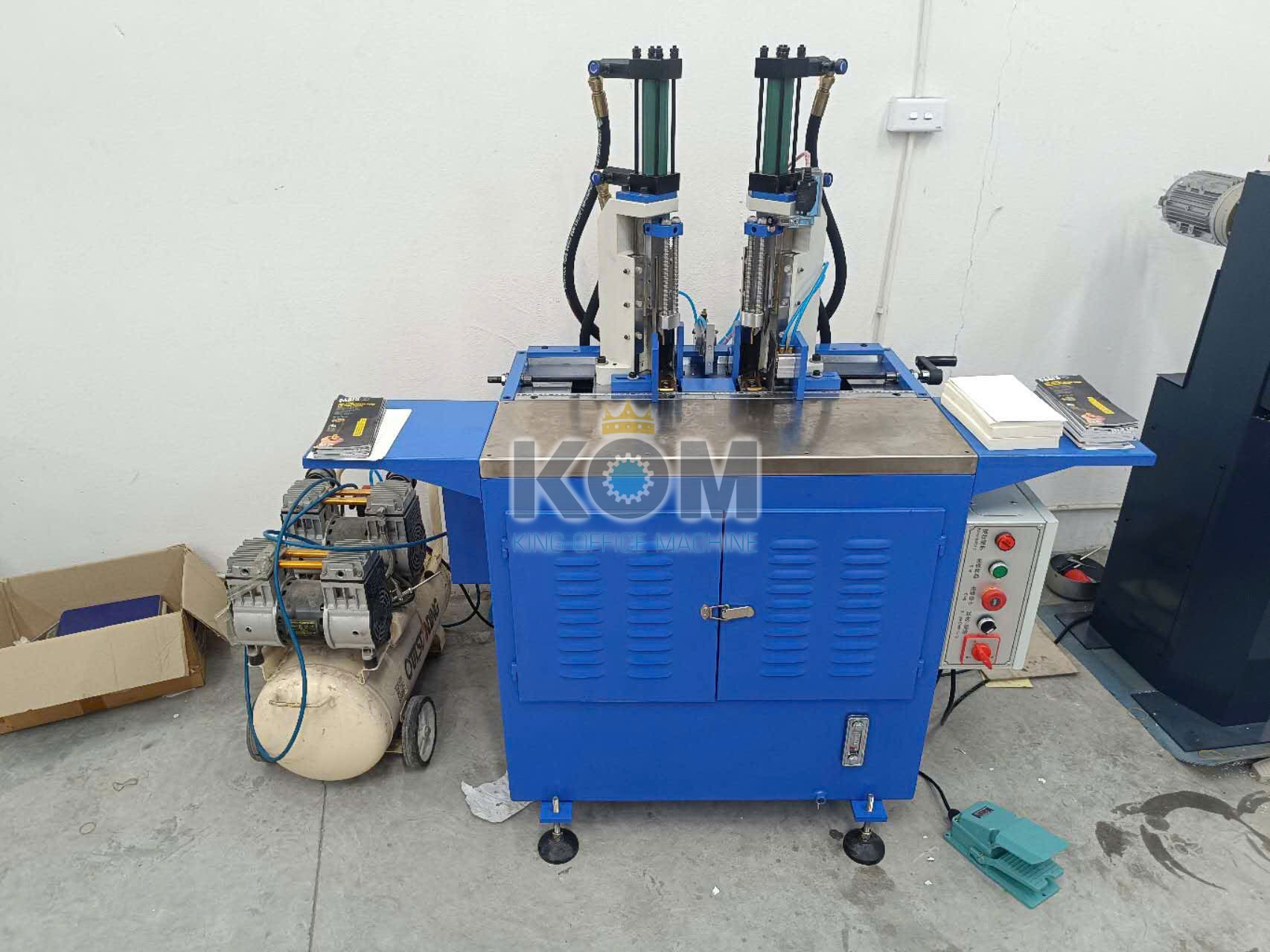 Máy bo góc 2 đầu thủy lực 3 KOM bán máy cắt góc vở học sinh giá tốt