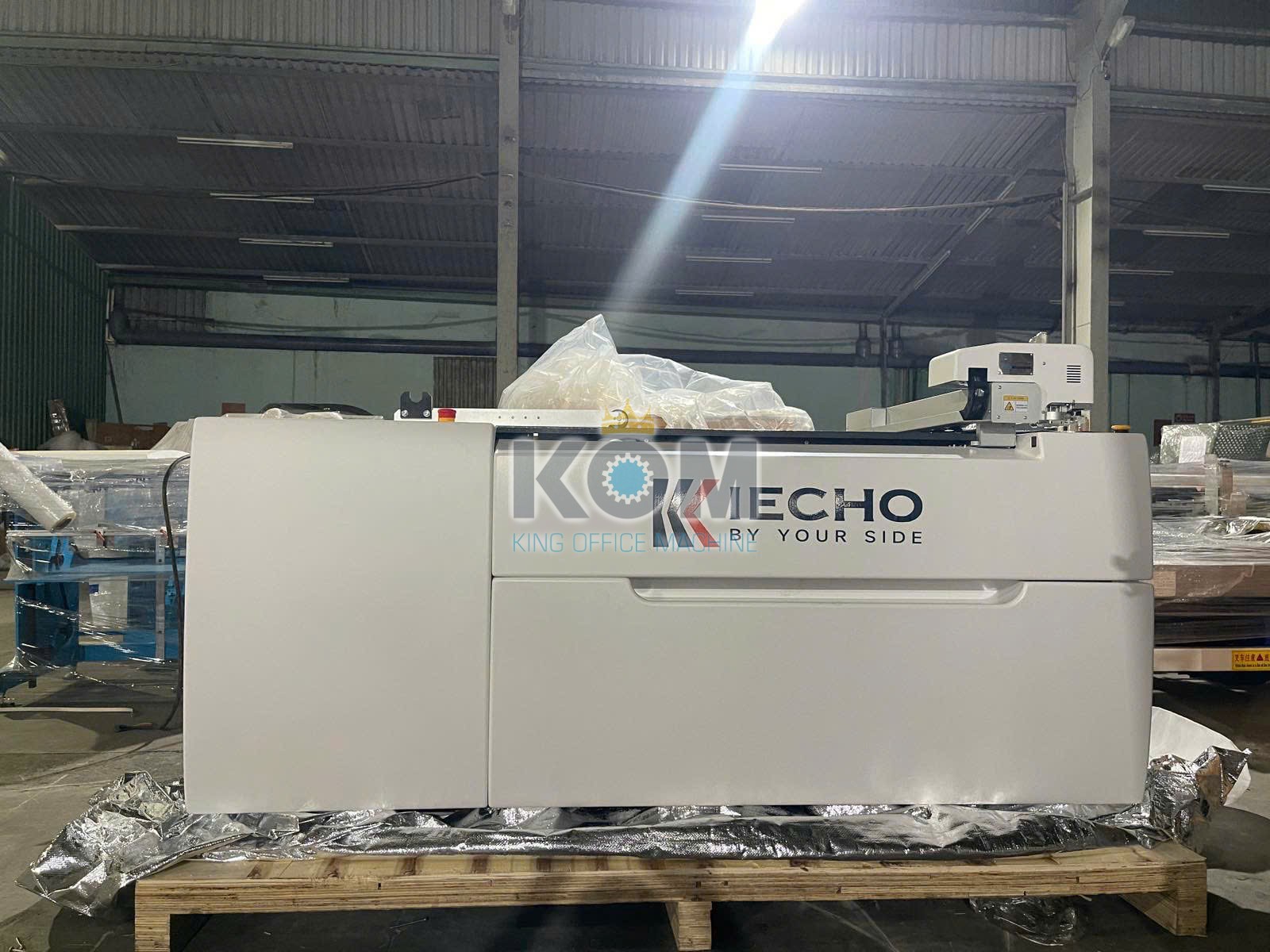 Máy cắt mẫu kỹ thuật số thông minh IECHO 10 kom ban may cat mau thong minh PK 0705Plus