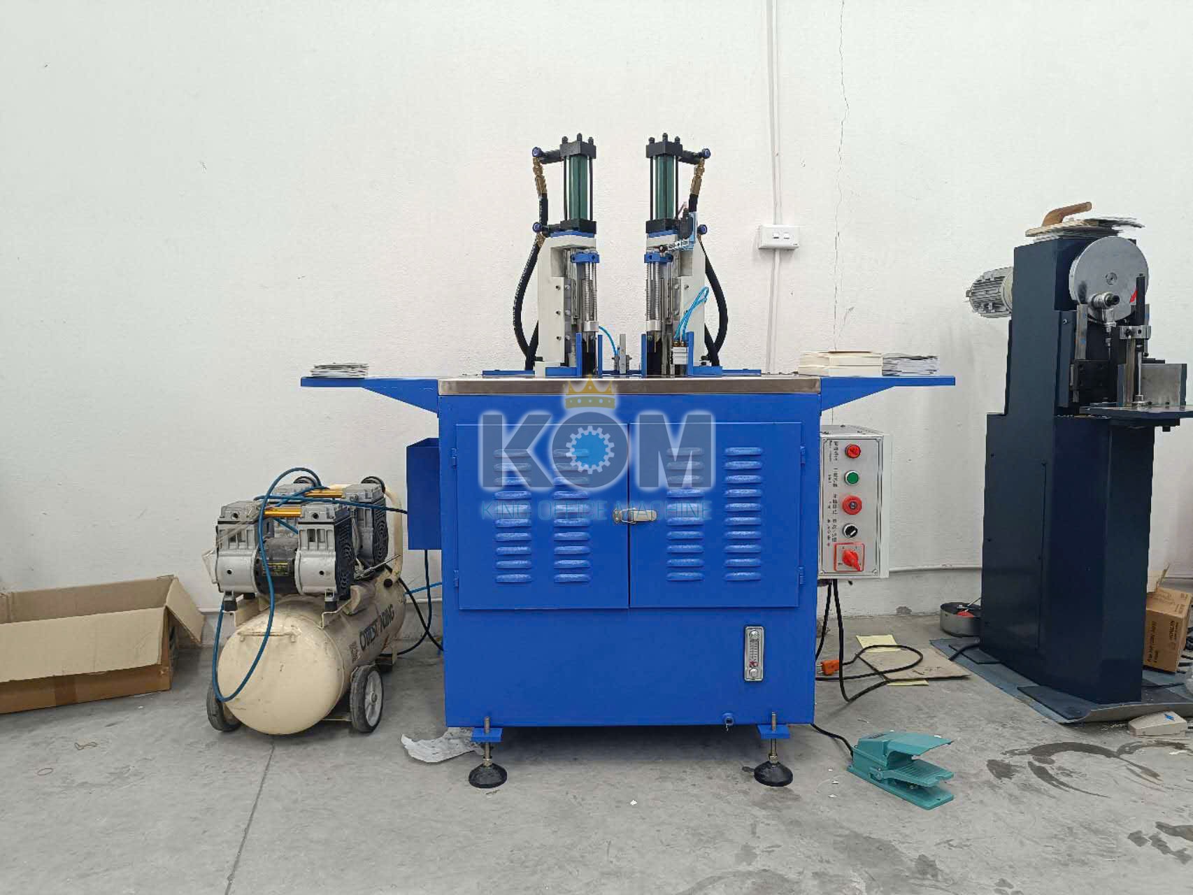Máy bo góc 2 đầu thủy lực 4 máy bo góc vở học sinh