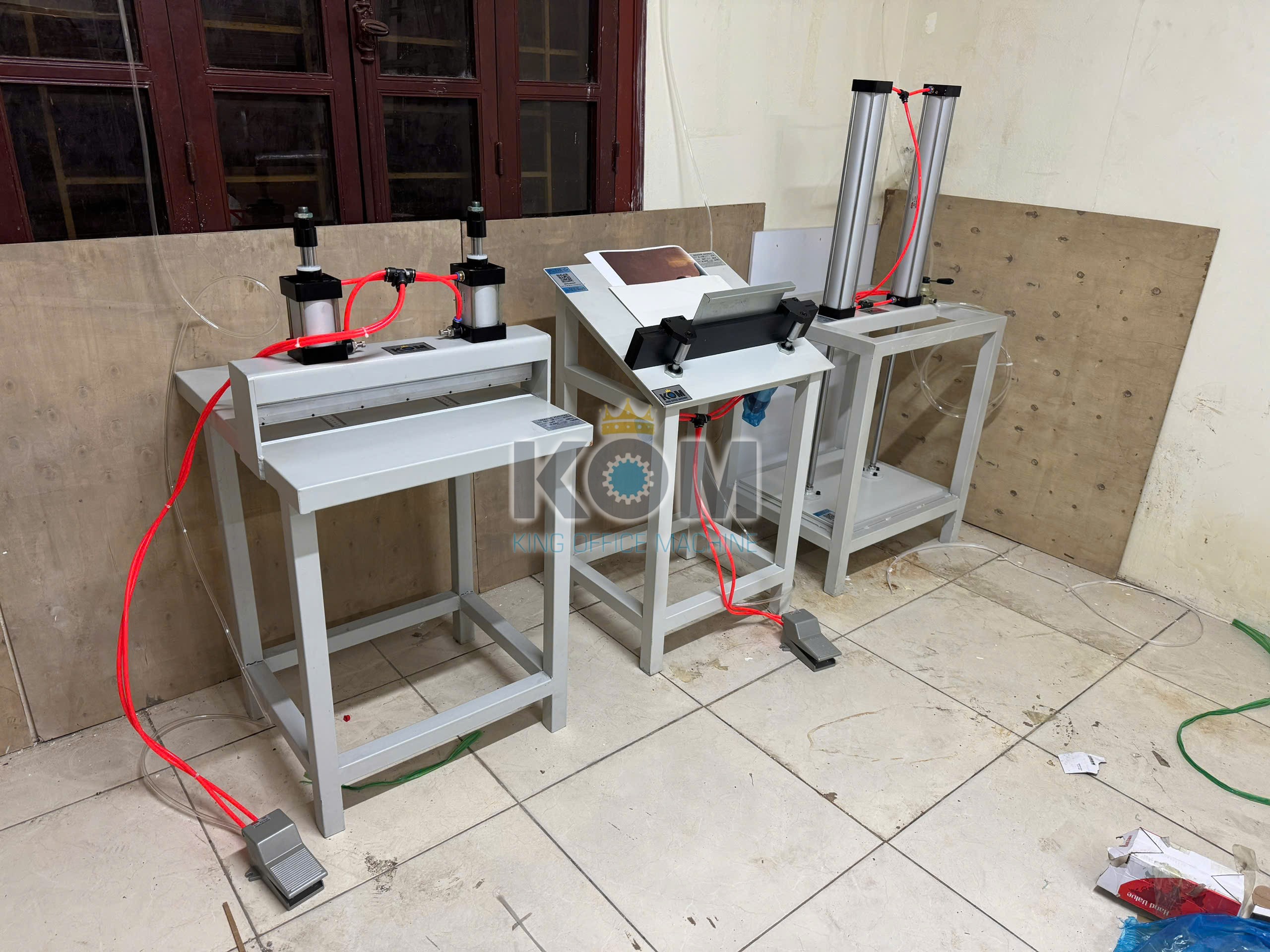 Máy cấn đường gấp giấy dùng hơi