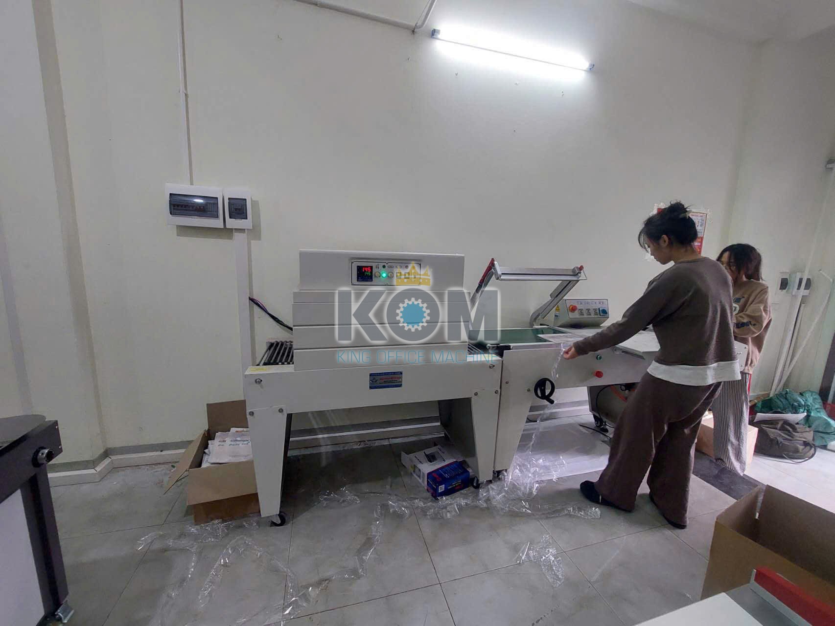 máy co màng sách vở bán tự động
