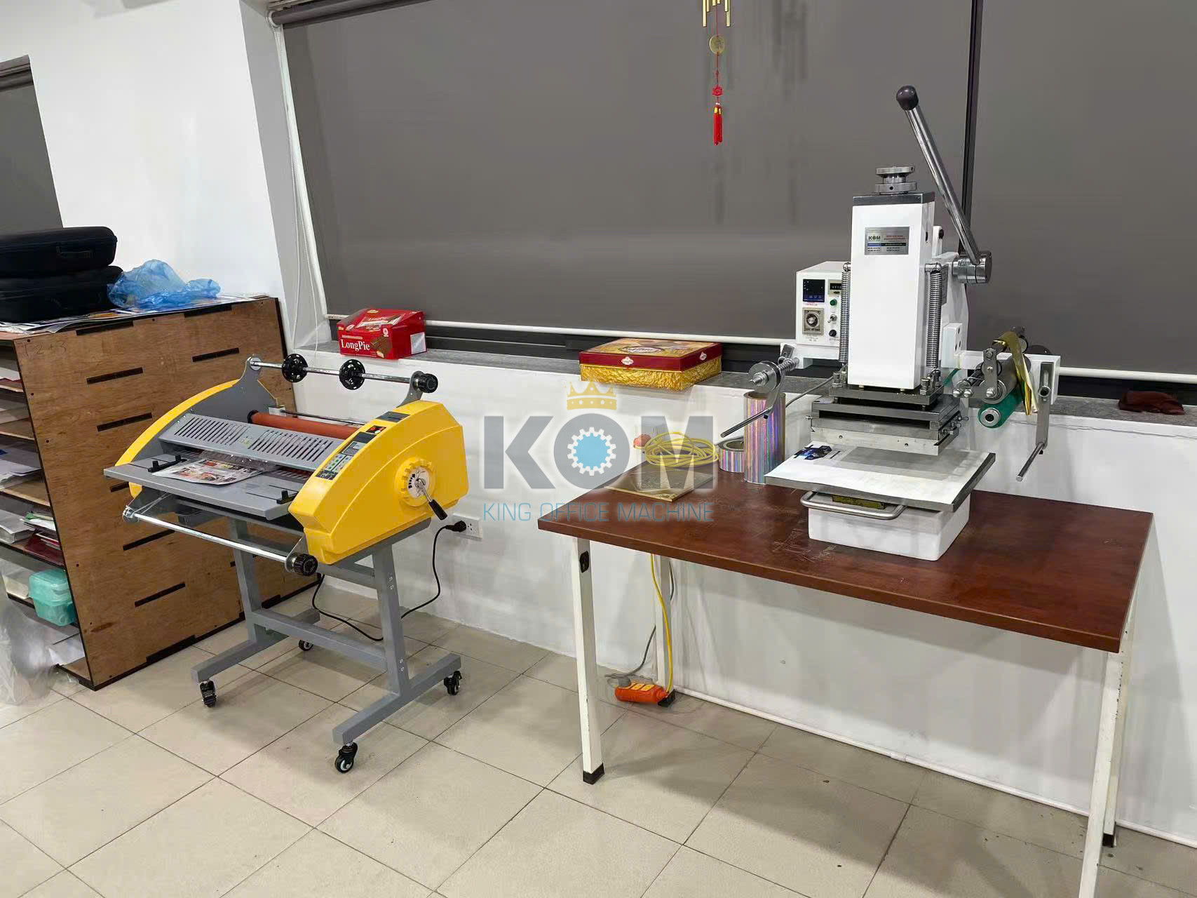 Máy ép nhũ bằng tay 6 may ep nhu va may can mang test