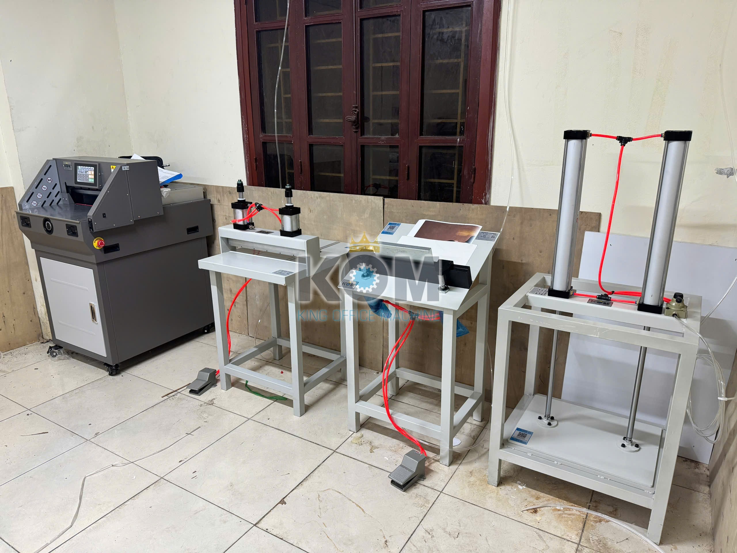 Máy ép phẳng album, sổ sách bằng hơi 3 máy ép phẳng sách ảnh sau gia công