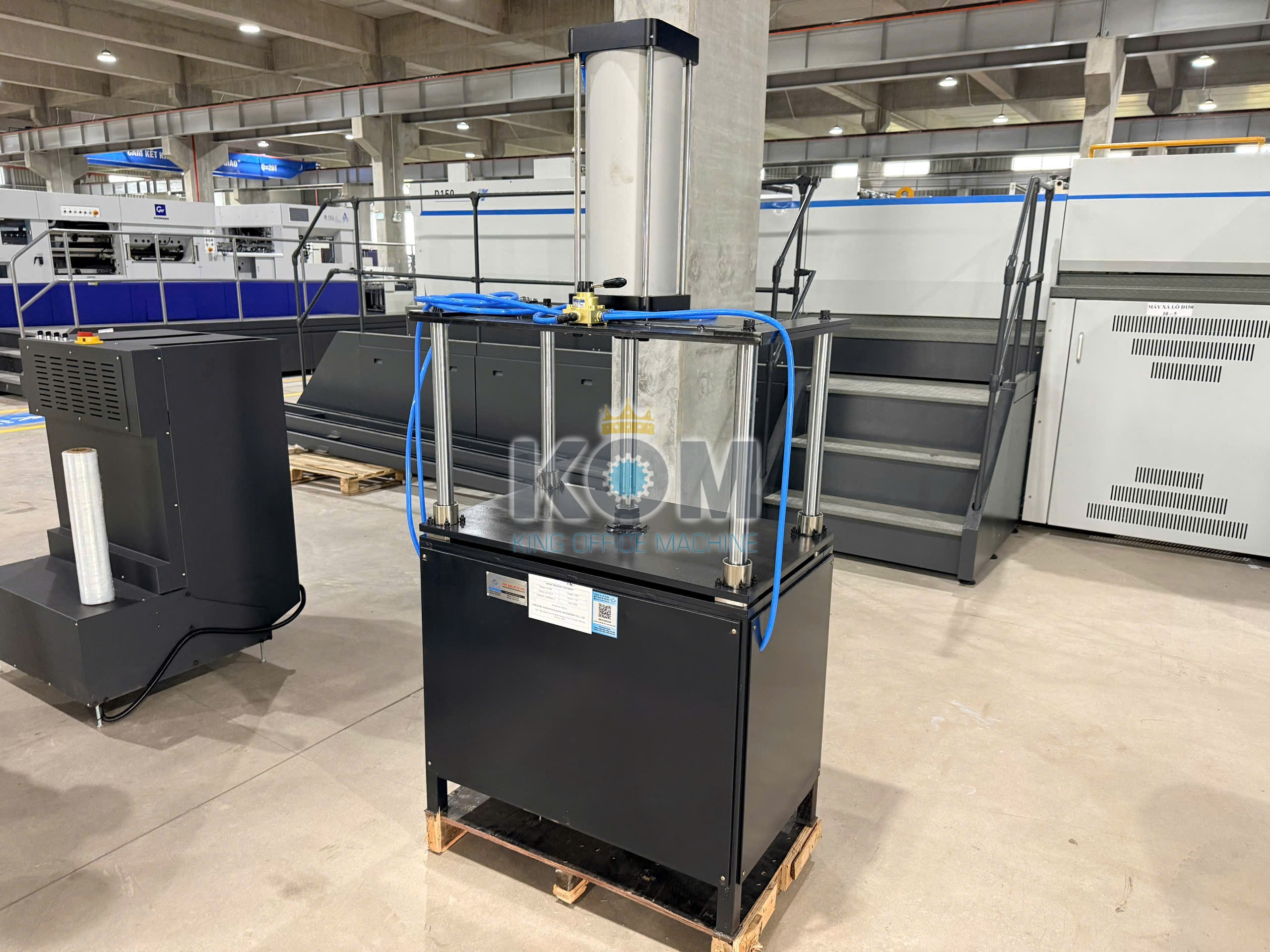 Máy ép sách phẳng bằng hơi 1 may ep phang sach bang hoi