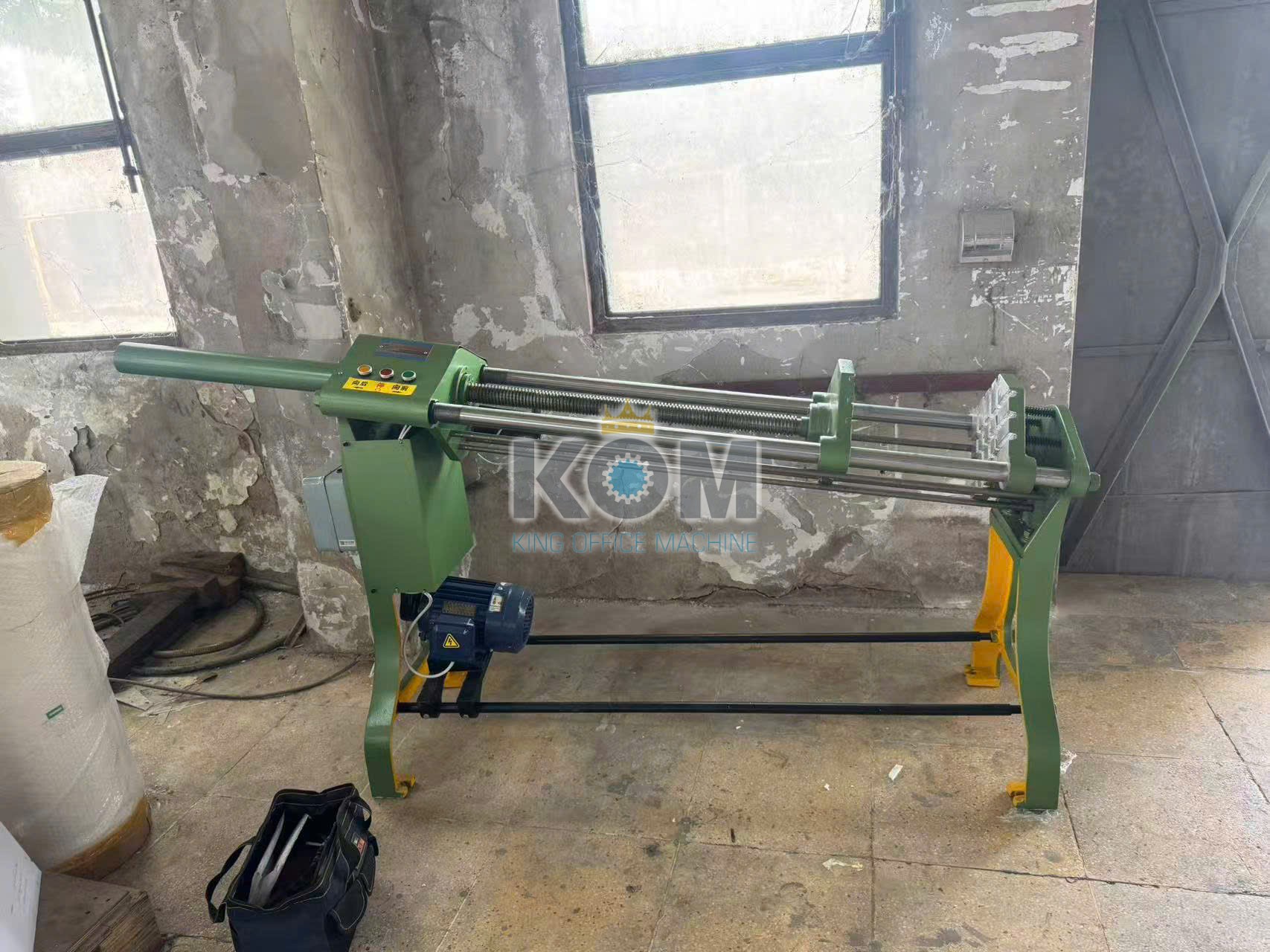 Máy ép phẳng sách nằm ngang 