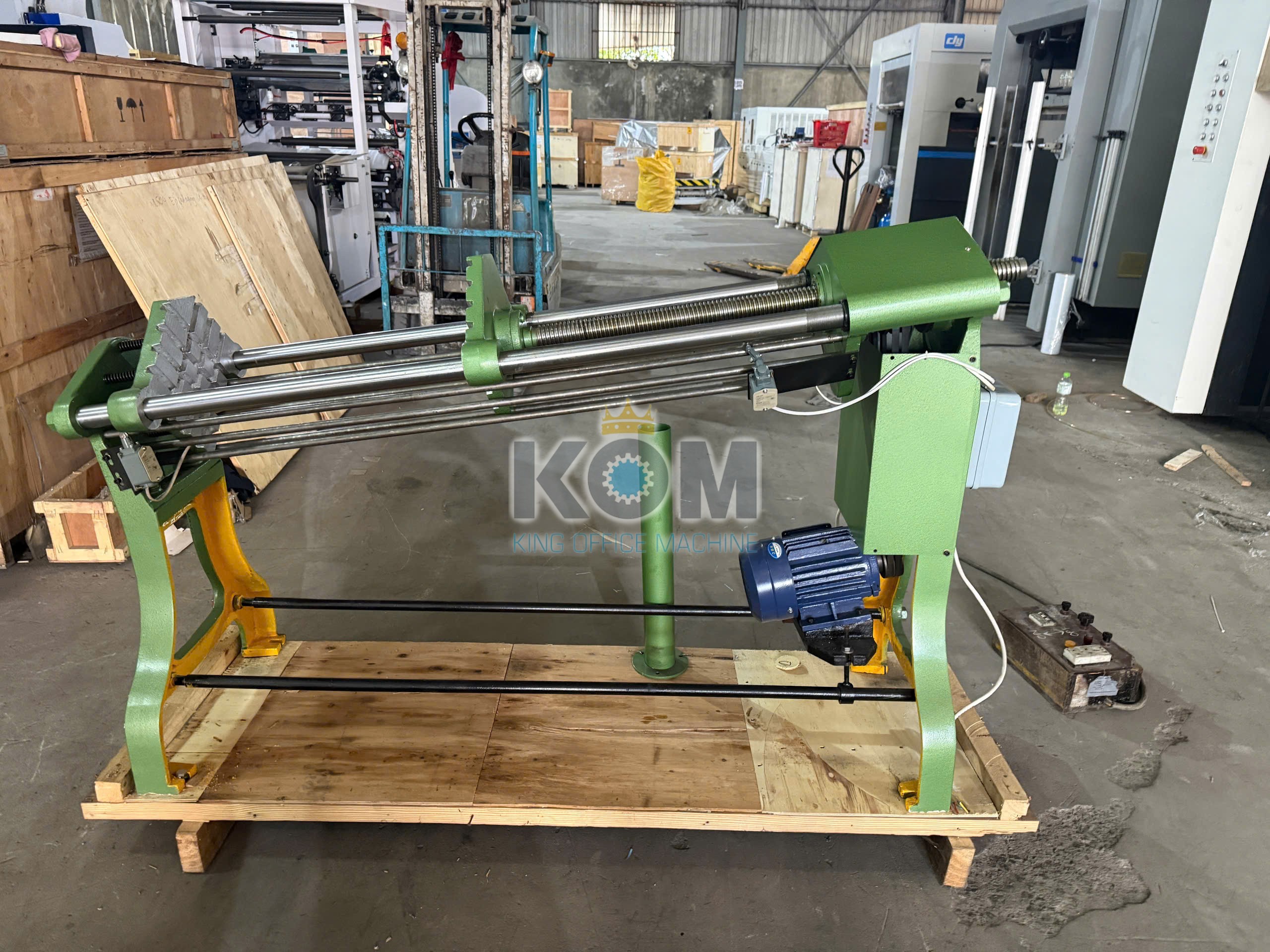 may ep phang sach truc vit me