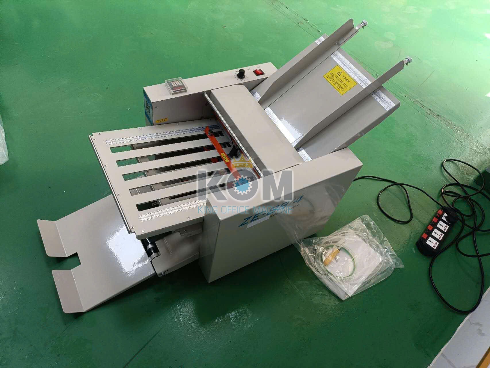 Máy gấp giấy mini 20 may gap 4 vach