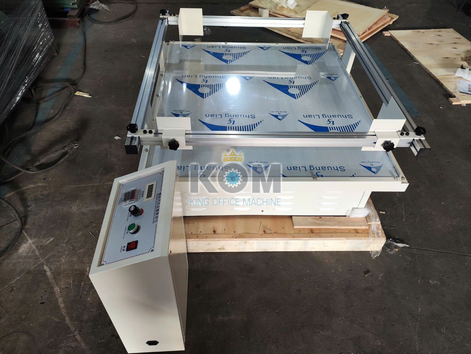 Máy đo độ rung thùng carton 2 máy test độ rung khi vận chuyển