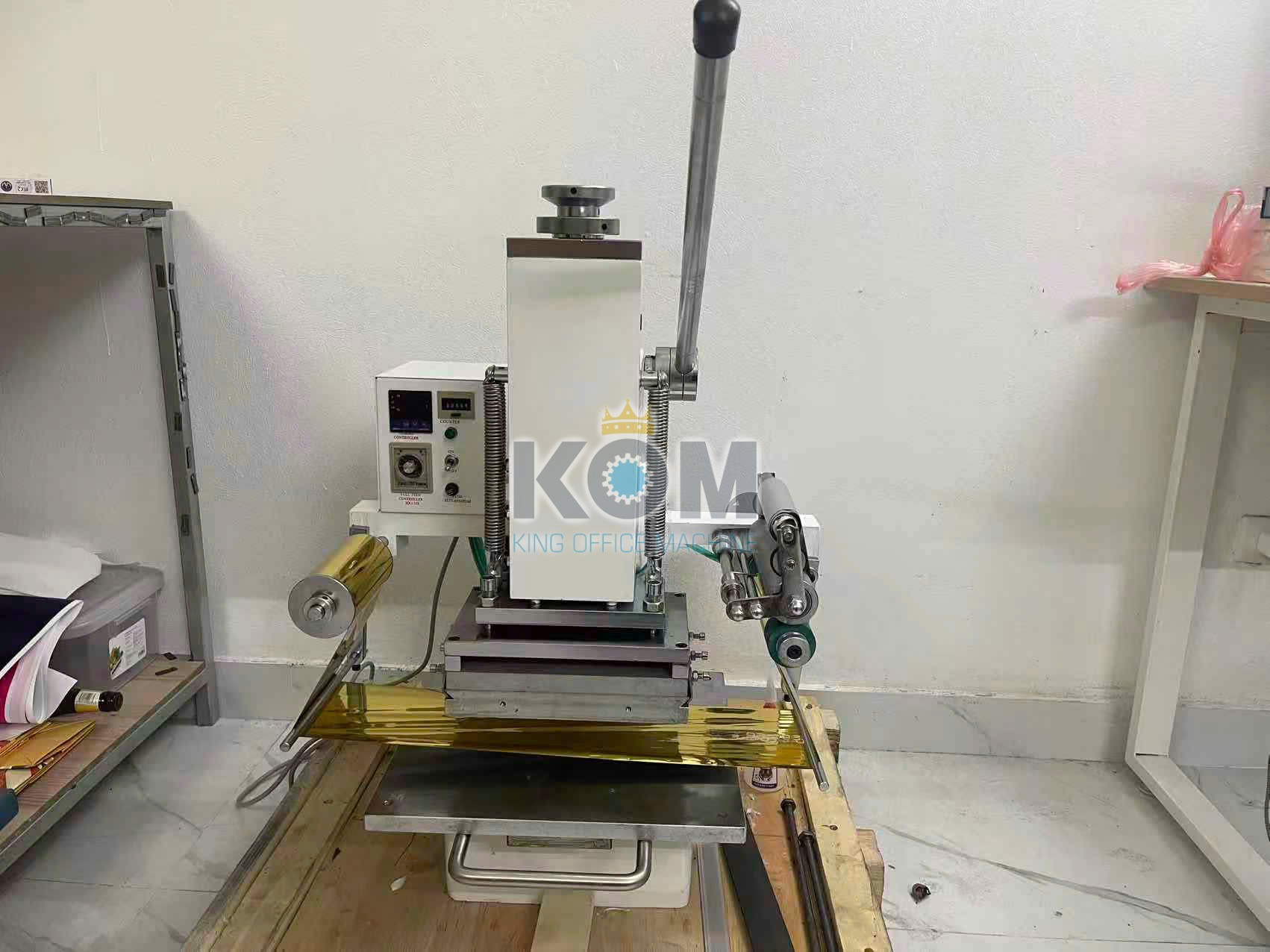 Mua máy ép nhũ mini tại KOM