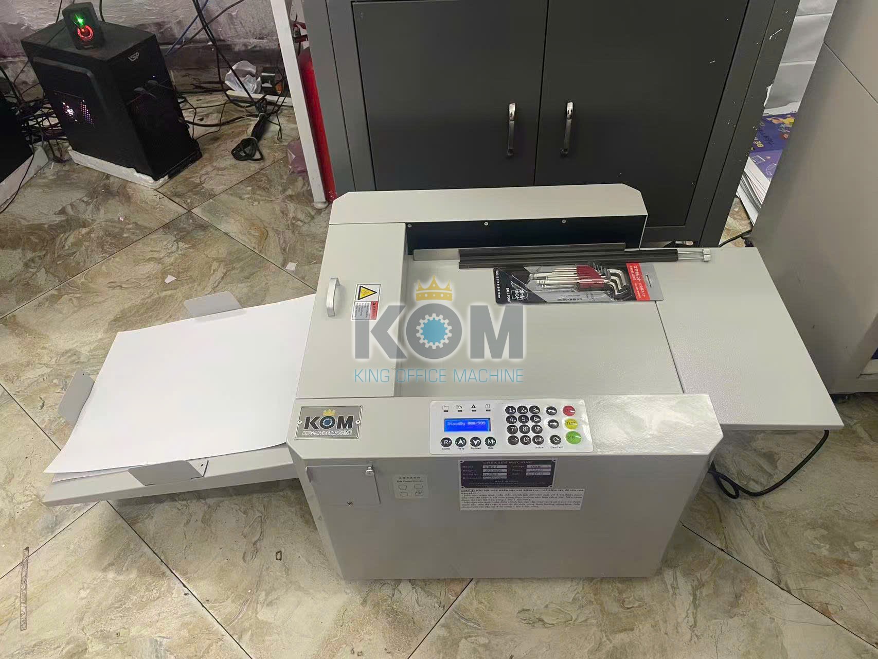 May be gan bia sach gia re