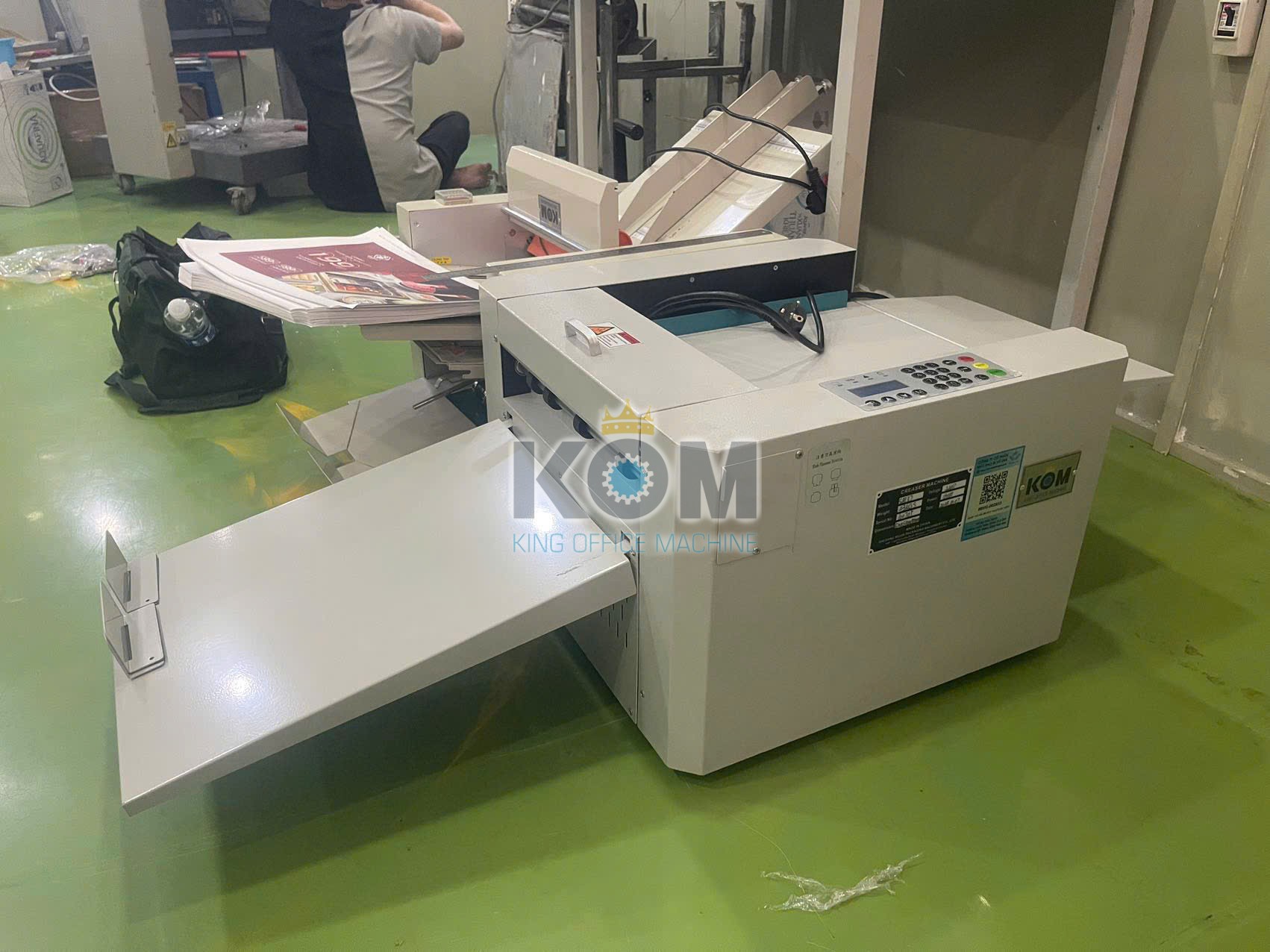 Máy cấn giấy lập trình giá rẻ 19 Bán máy bế gân thiệp mời