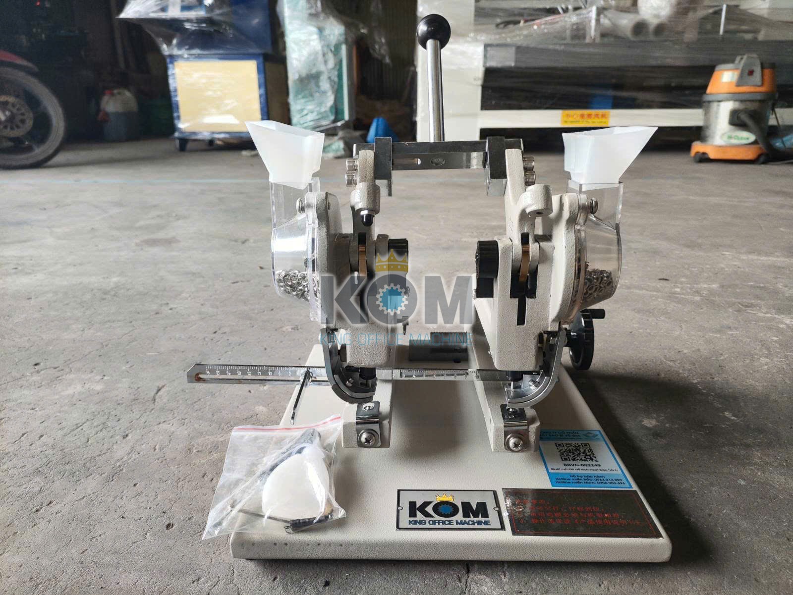 Máy đóng mắt cáo bằng tay 9 Bán máy đóng ô rê 2 đầu thủ công giá tốt