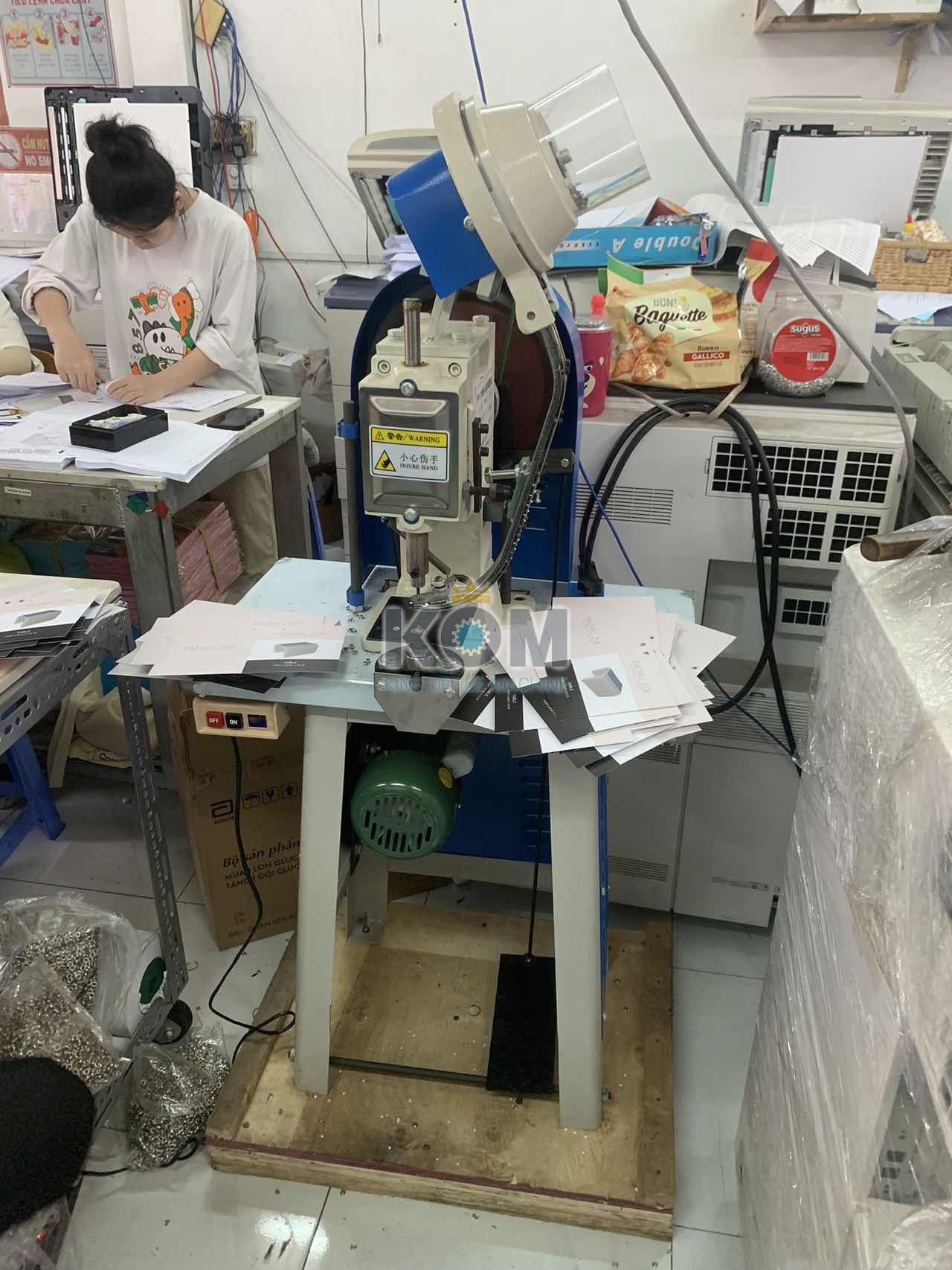 kom bán máy đóng ô rê điện 1 đầu